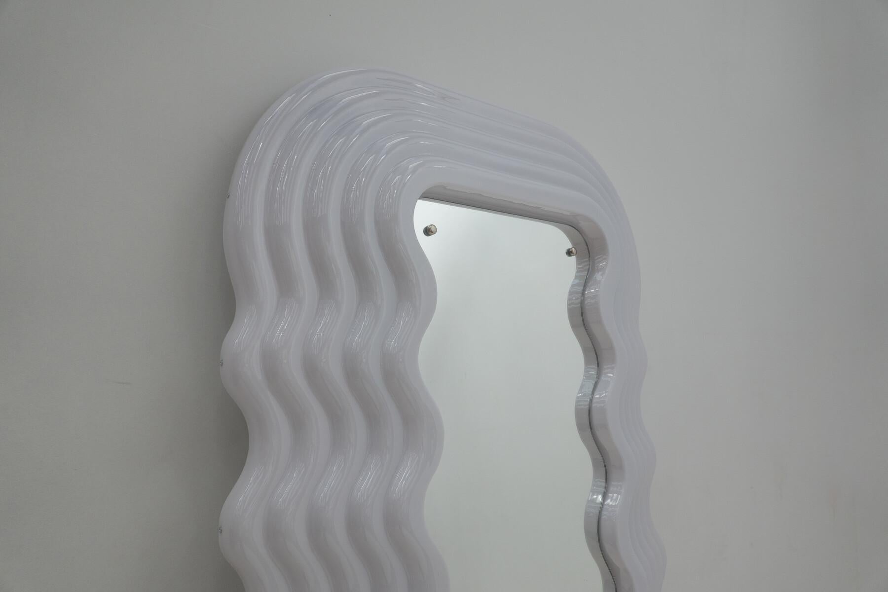 Ultrafragola Spiegel/Lampe von Ettore Sottsass, Poltronova  (Italienisch) im Angebot