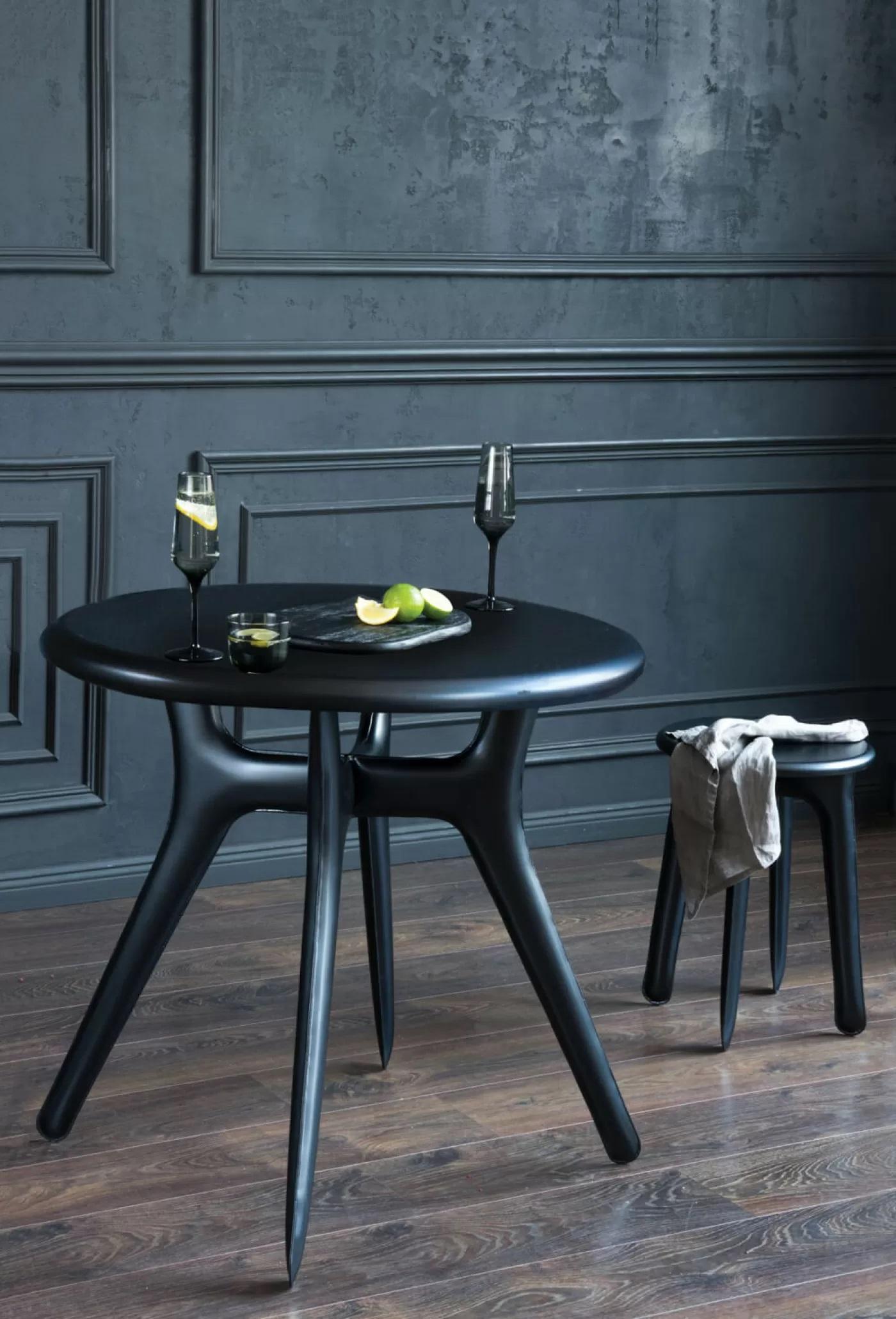 Ultraleggera Coffee Table Table by Zieta
Dimensions: Ø 80 x H 73 cm.
Materials: Anodic black aluminum.

The ULTRALEGGERA TABLE is a continuation of the ultralightness narrative. Its regular size perfectly fits six ULTRALEGGERA chairs. The solution