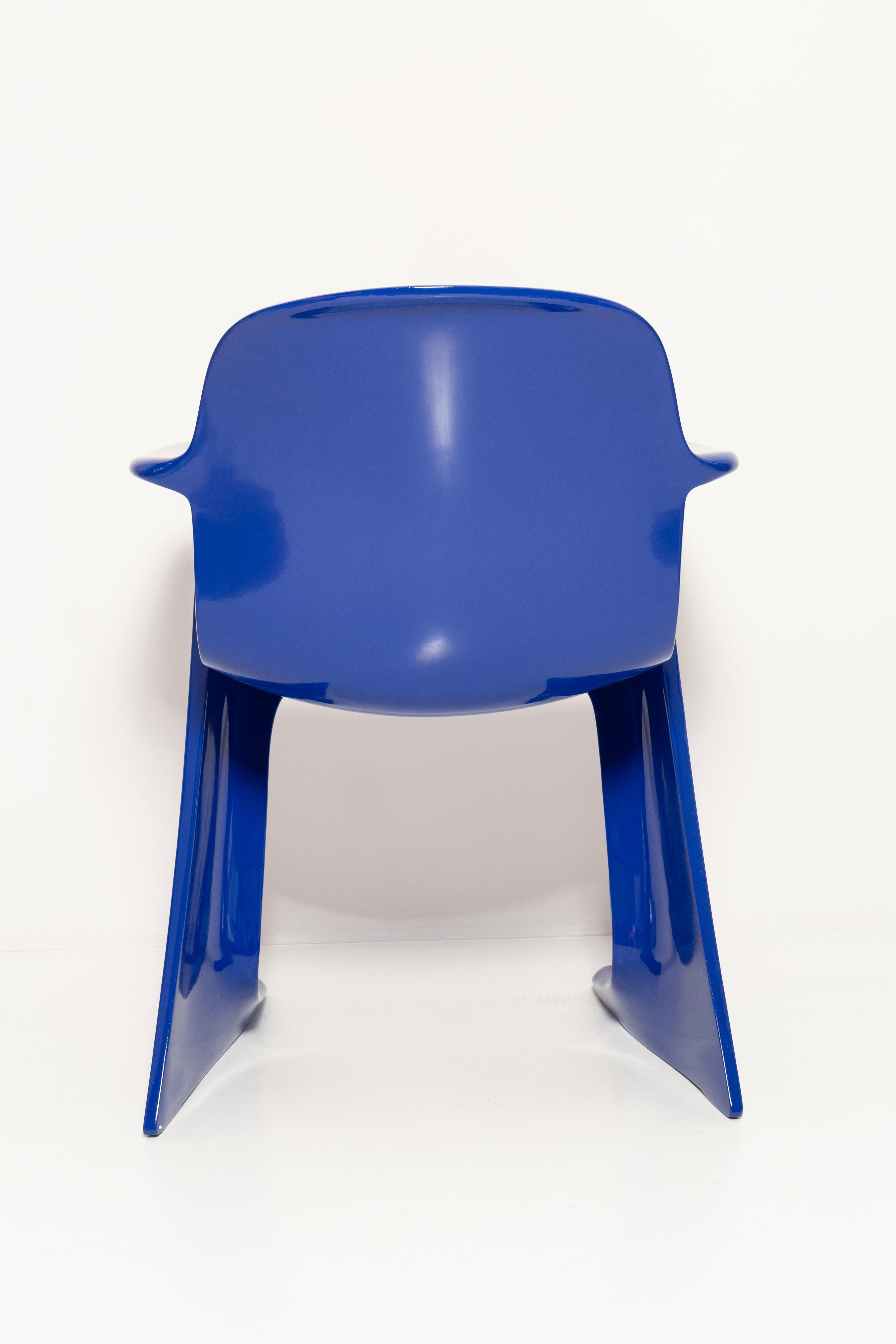 Fiberglass Ultramarine Blue Kangaroo Chair Designed by Ernst Moeckl, Germany, 1968 For Sale