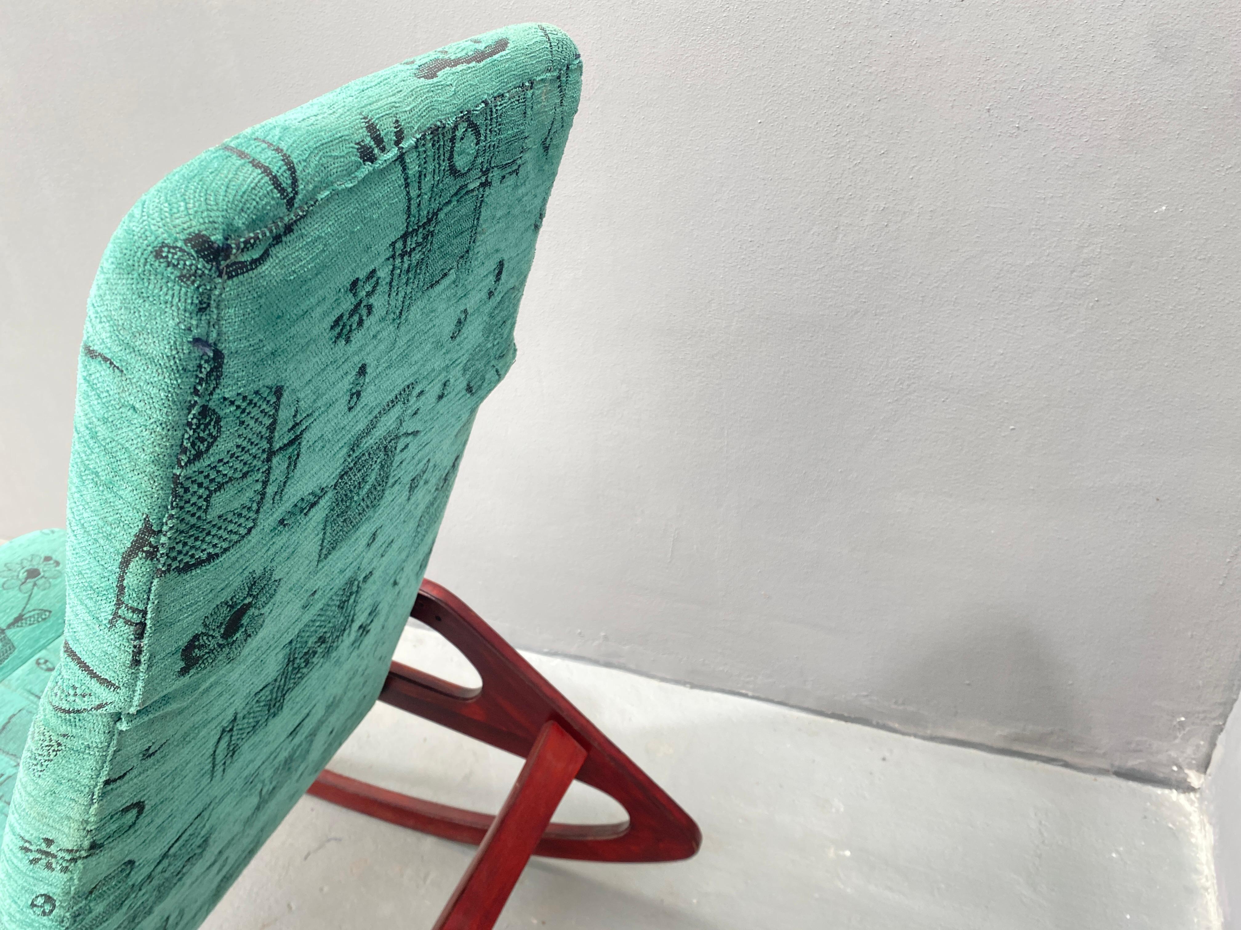 Mecedora de madera ÚLUV - Checoslovaquia, años 70, estado original muy bueno en venta 2