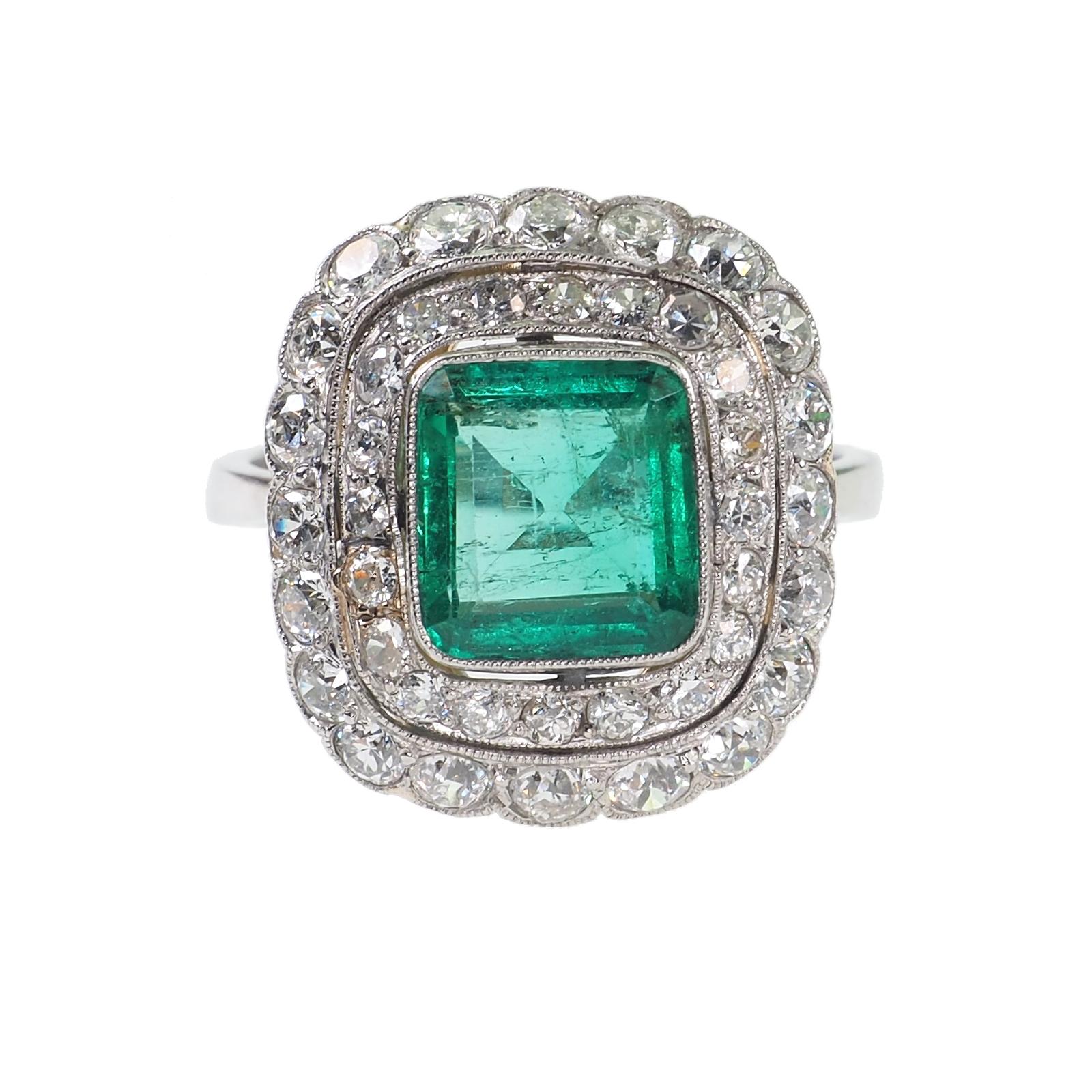 Um 1940 - Art déco Smaragdring mit 40 Diamanten, inkl. Edelsteingutachten! Damen im Angebot
