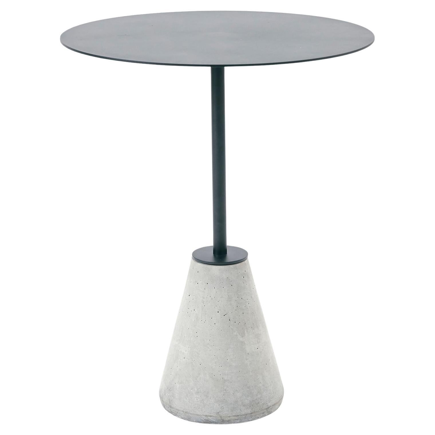 Table de bistrot AM Contemporary minimaliste et contemporaine en acier noir et béton.