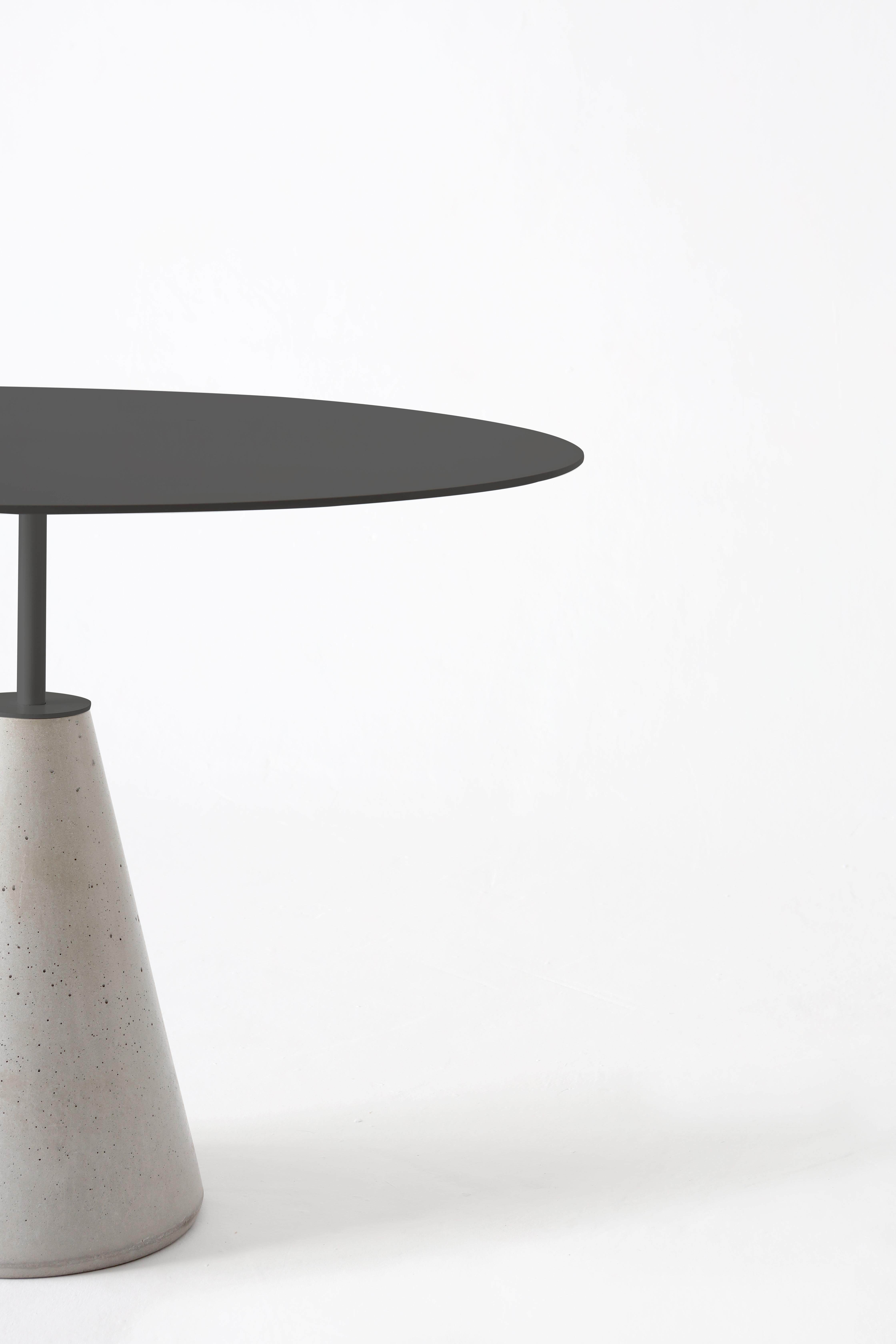 Table with concrete base and carbon steel top with electrostatic paint in black or white