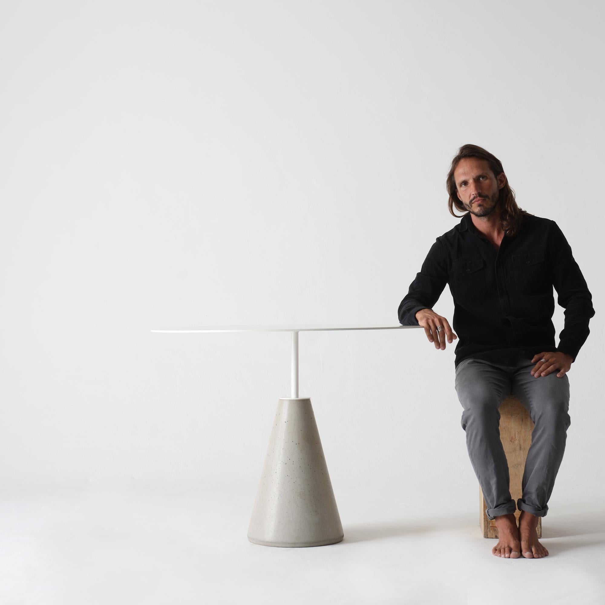UM dining table In New Condition For Sale In Rio De Janeiro, BR