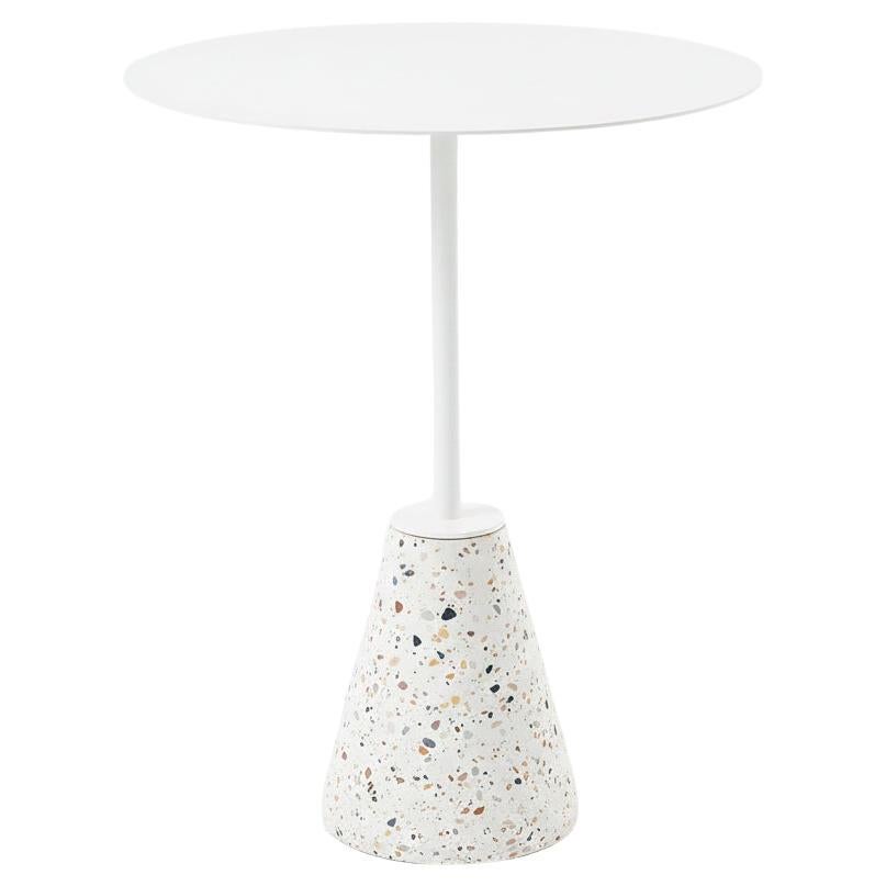 "UM" Round bistro table in white painted steel with terrazo base