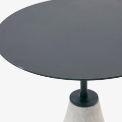 UM side table in black steel and concrete, Minimalist and contemporary