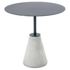 UM Beistelltisch aus schwarzem Stahl und Beton, Minimalistisch und Contemporary