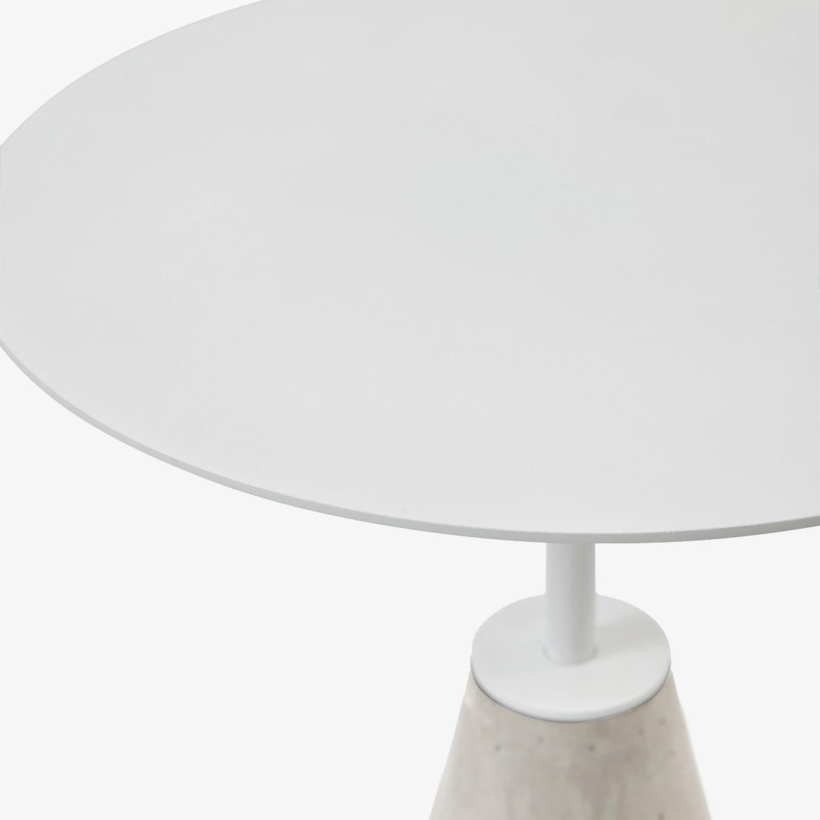 Table d'appoint minimaliste et Contemporary Steele en acier blanc et béton. Neuf - En vente à Rio De Janeiro, BR