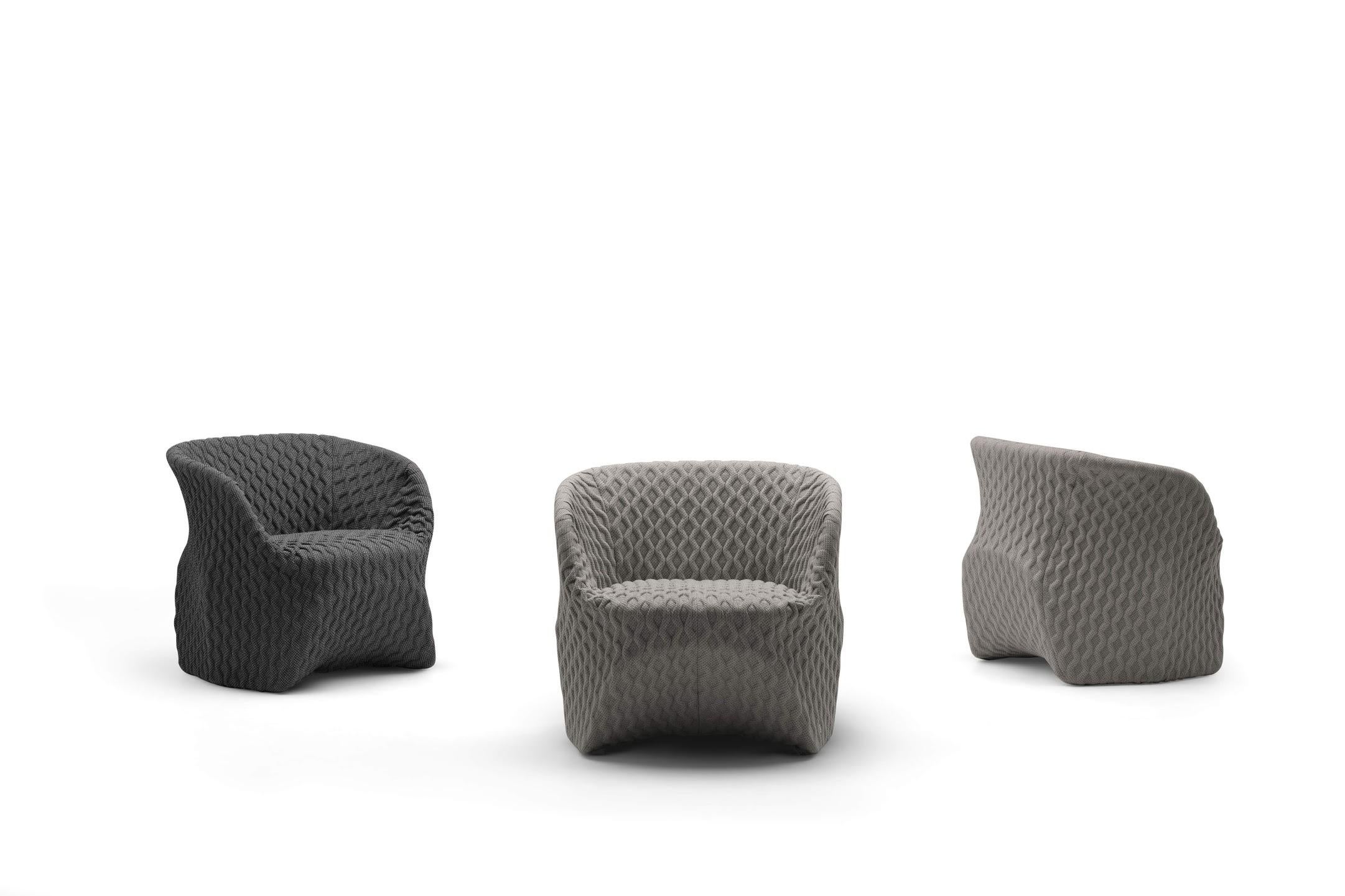 Inspired by the historical generation of products from Falkland to Fiocco, UMA consists of a metal structure on which the fabric is laid, giving shape and volume. An upholstered, not upholstered armchair. The fabric is the distinctive element of