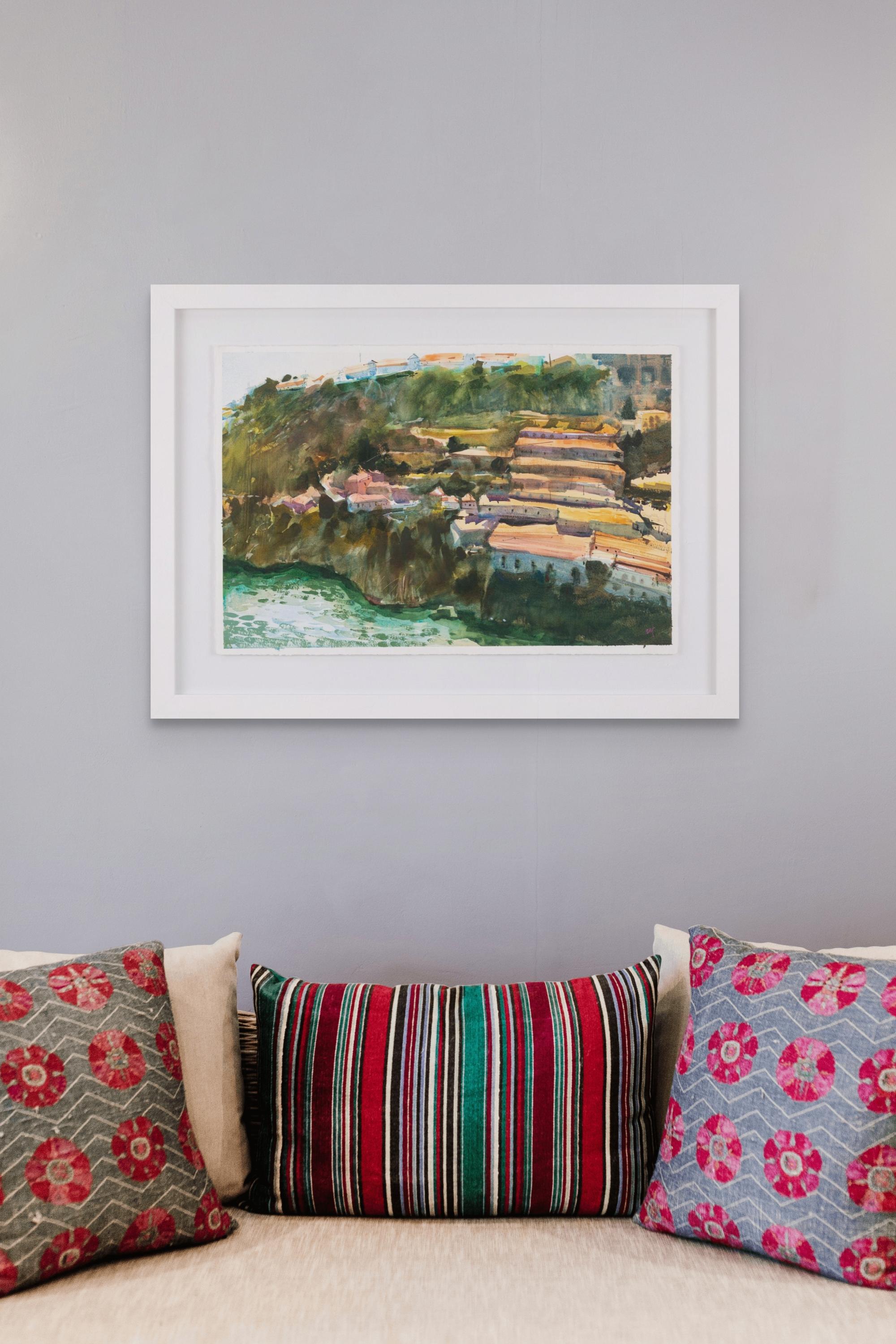 « Sunny Porto », une peinture à l'aquarelle des maisons de Cliff Side au Portugal - Contemporain Painting par Uma Kelkar
