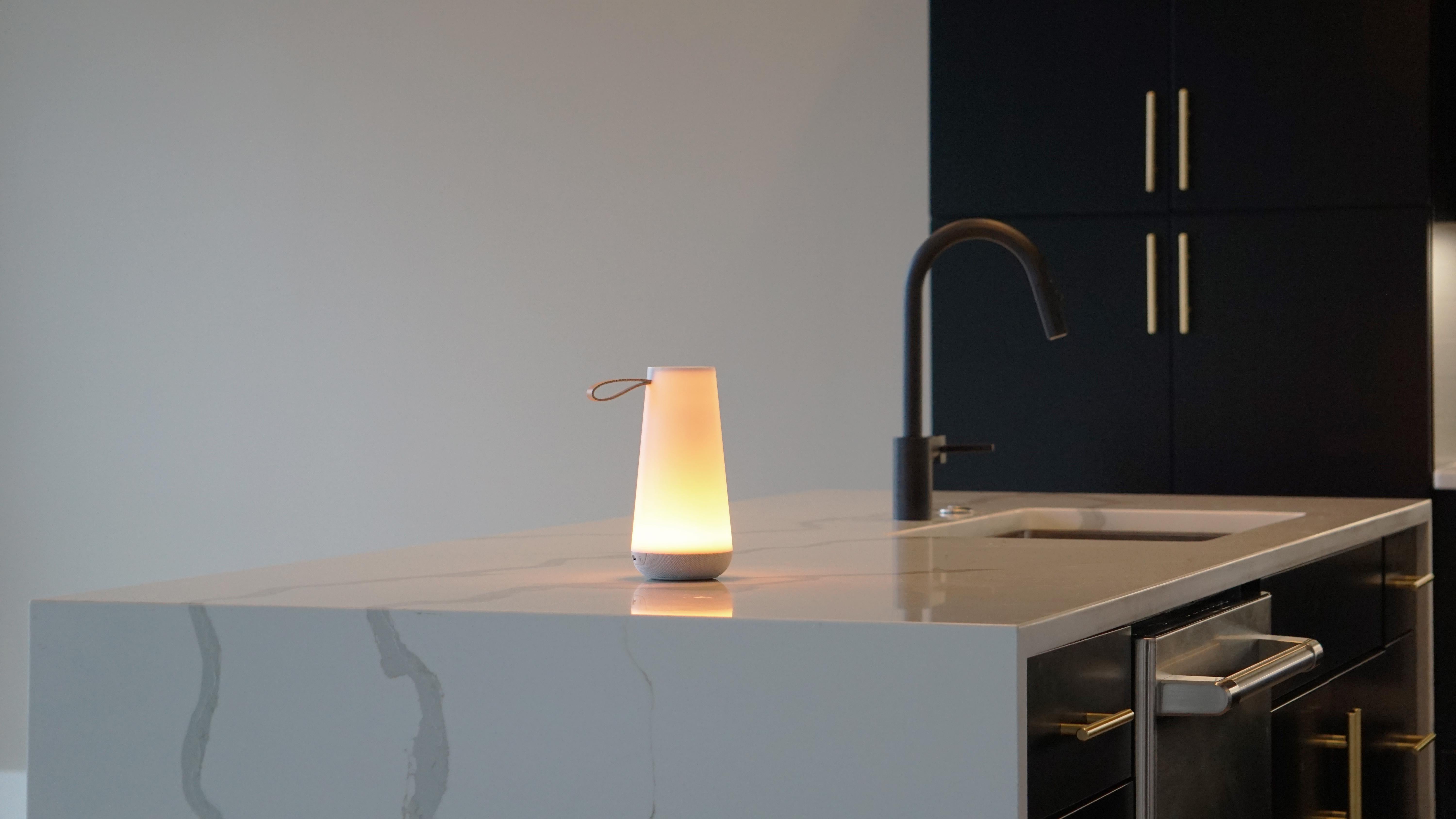 Uma Mini- Sound-Laterne in Weiß von Pablo Designs im Angebot 6