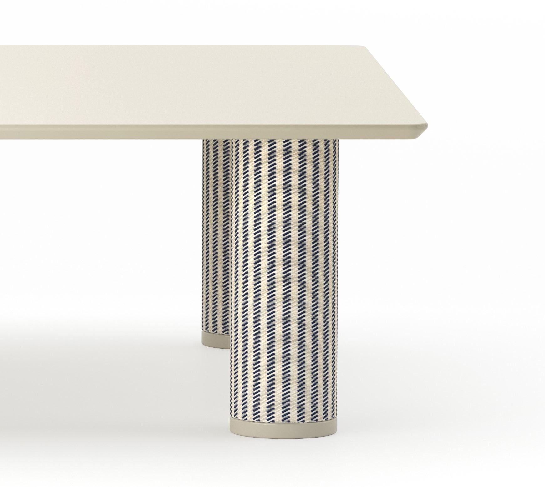 Postmoderne Table basse carrée Uma de Purho en vente