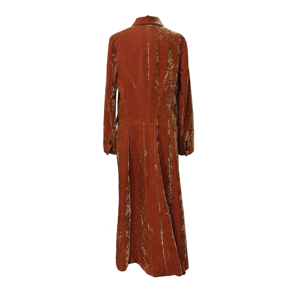 Viscose (44%), polyester (32%) and cotton (24%)
Lobster color
Two pockets
Button closure
Length shoulder / hem cm 130 (51,1 inches)
Shoulders cm 42 (16,5 inches)
Original price € 1800
Fast shipping from Italy