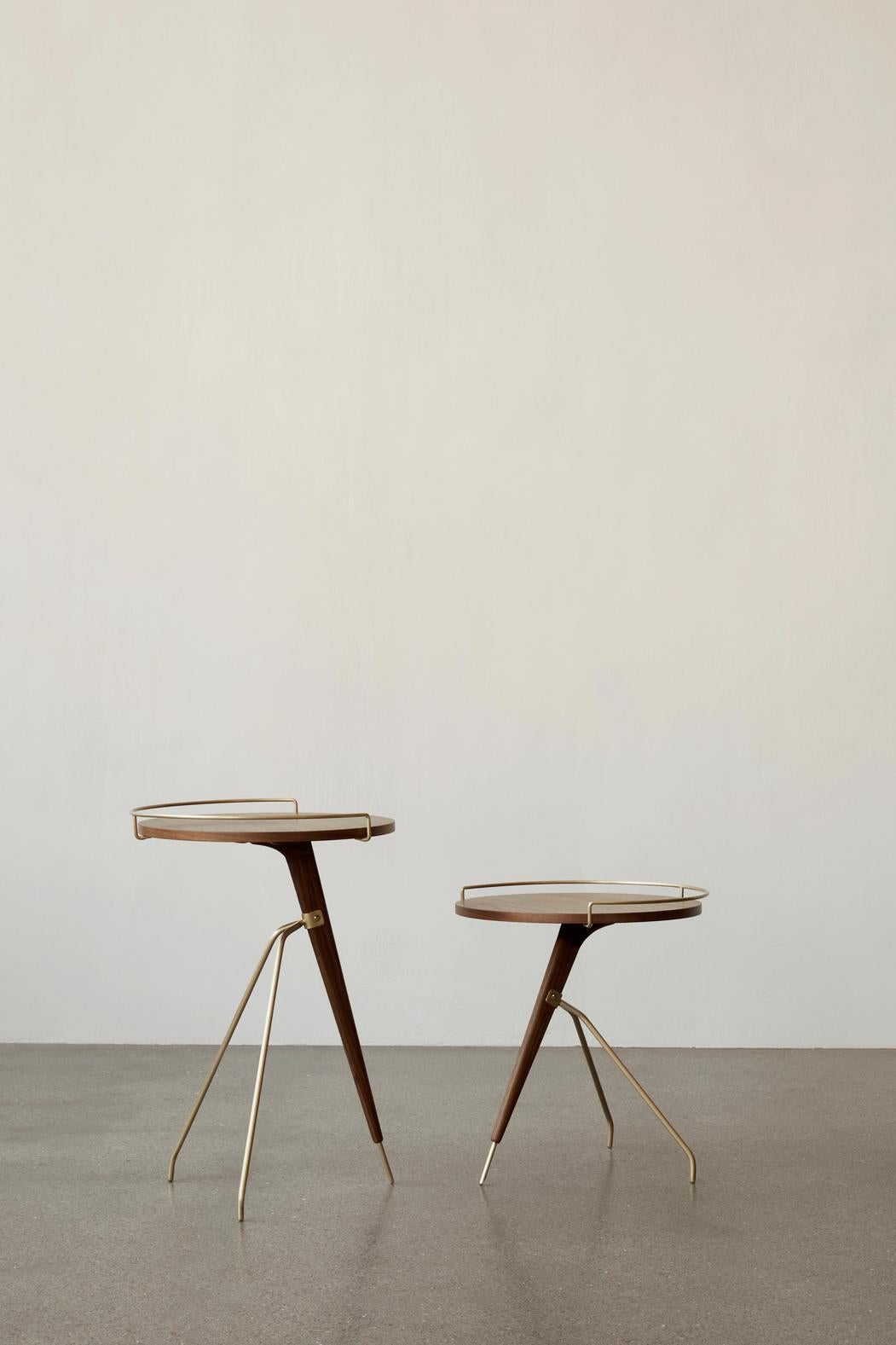 XXIe siècle et contemporain Table d'appoint Umanoff, H60 - Noyer massif / Laiton - par Arthur Umanoff pour Audo en vente