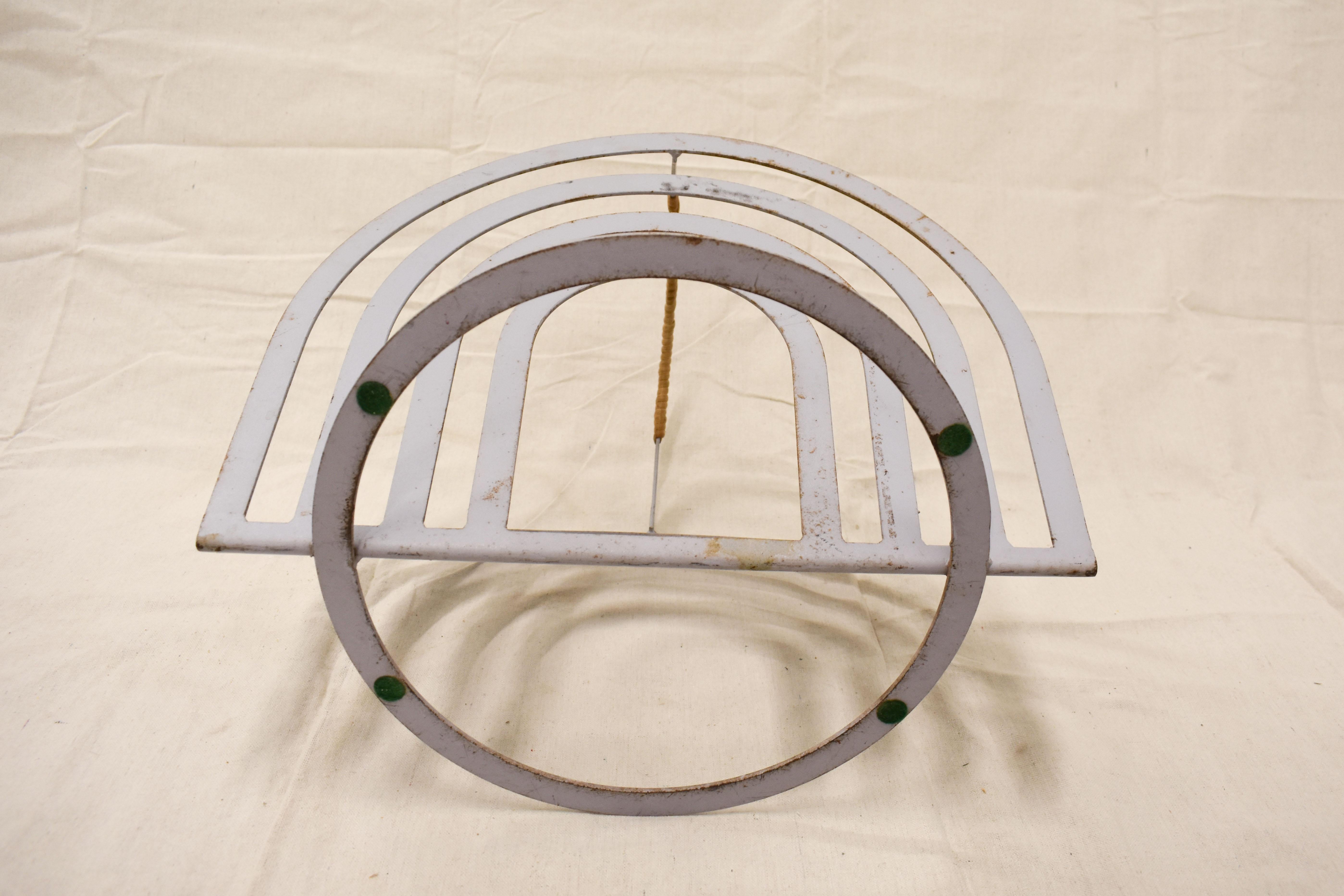 Umanoff Steel and Rattan Magazine Rack In Good Condition For Sale In Tucson, AZ