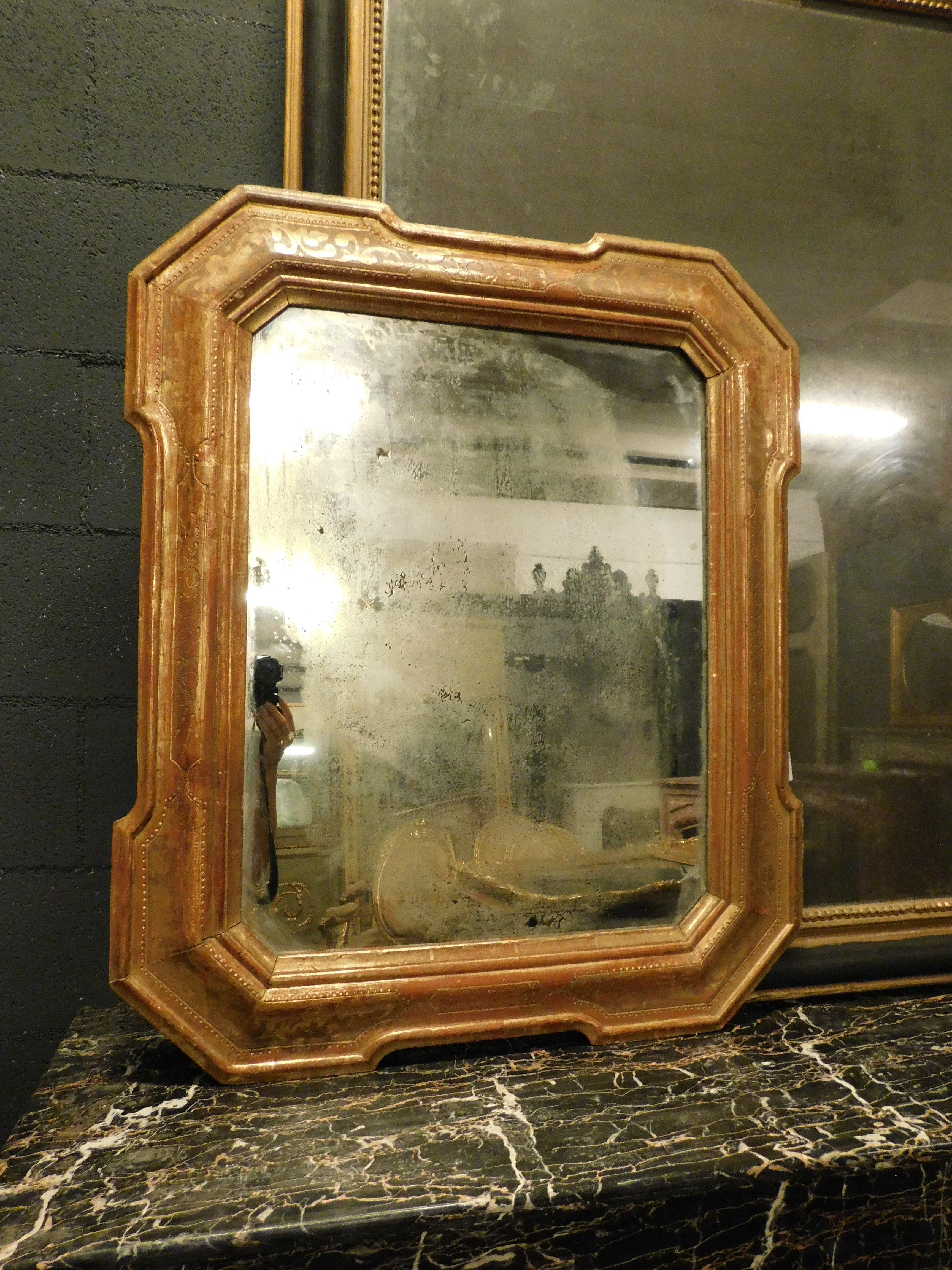 Specchio Umbertina in legno laccato e dorato, Italia in vendita 3