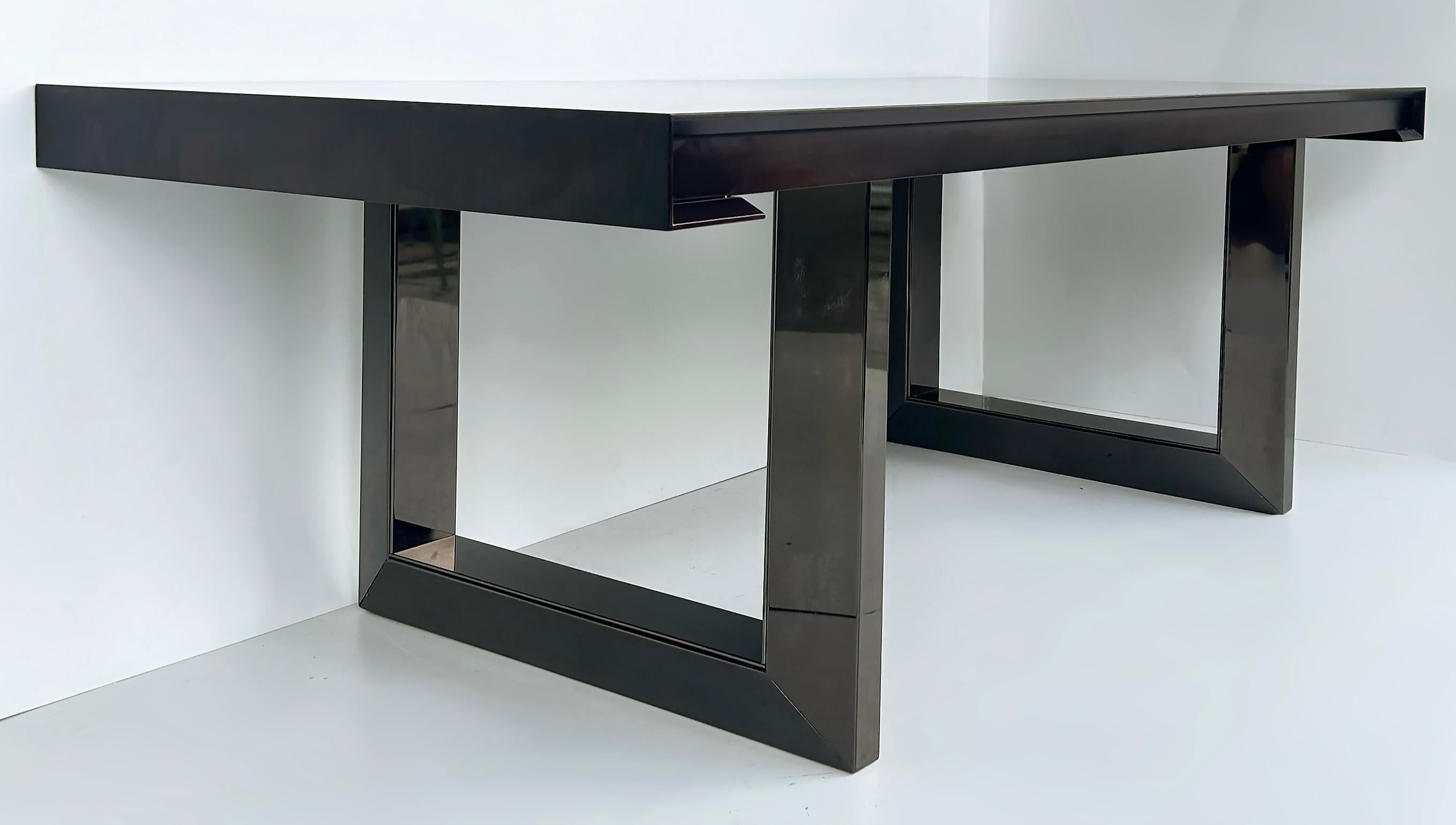 Moderne Table de salle à manger Umberto Asnago Mobilidea, bois de palissandre et garniture en métal à canon, Italie en vente