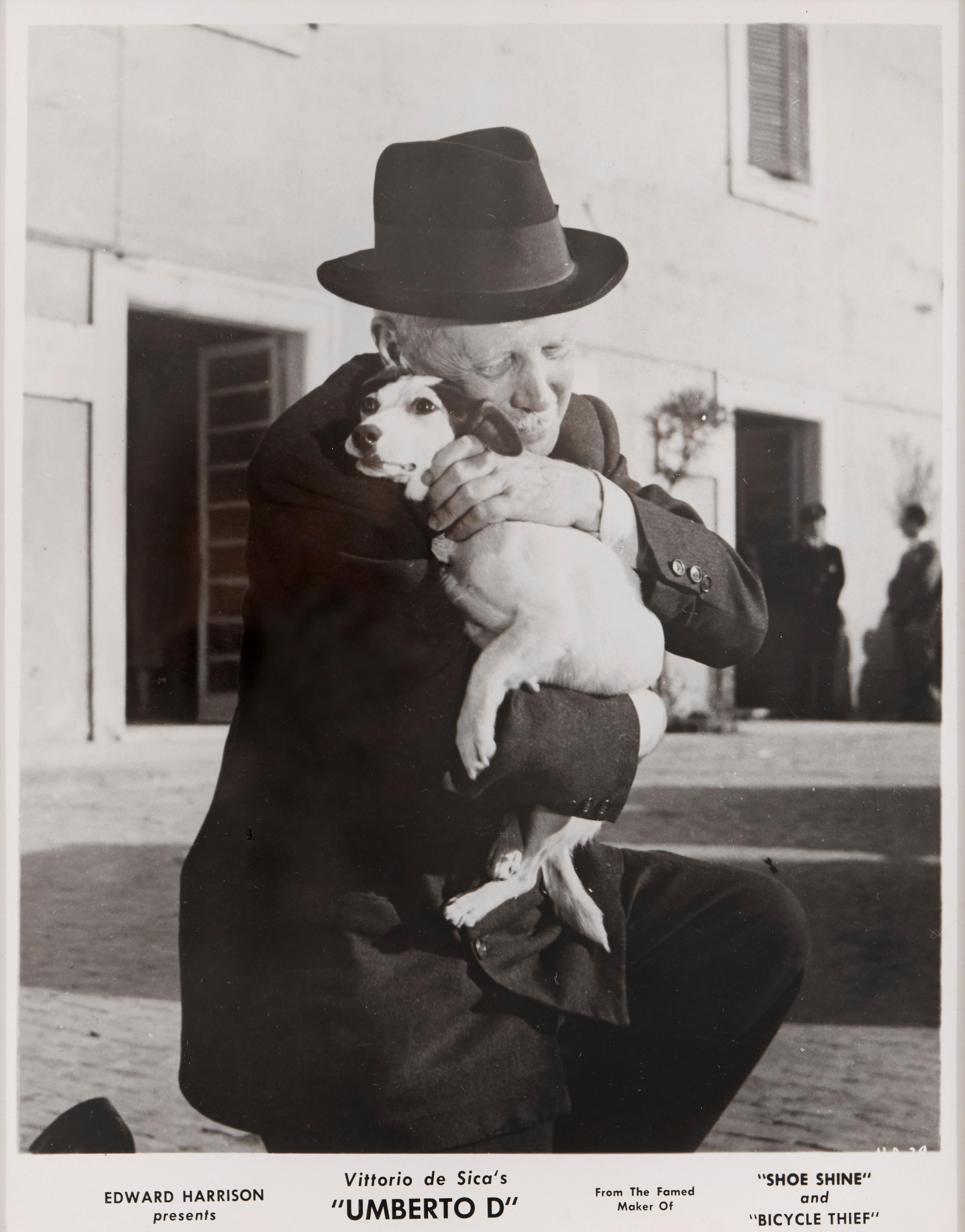 Photo originale de production pour Umberto D 1952.
Ce film est l'un des grands films du néoréalisme italien réalisé par Vittorio De SICA et interprété par Carlo Battisti, Maria Pia Casilio et Lina Gennari. 

Cette œuvre est encadrée dans un cadre en