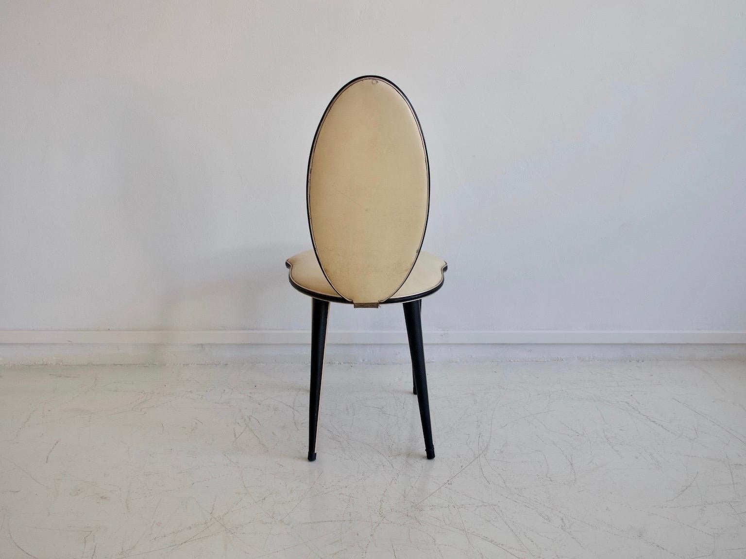 Umberto Mascagni Cream and Black Vinyl Chair In Fair Condition For Sale In Madrid, ES