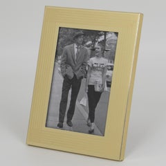 Umberto Mascagni Marco geométrico de aluminio dorado, Italia circa 1970