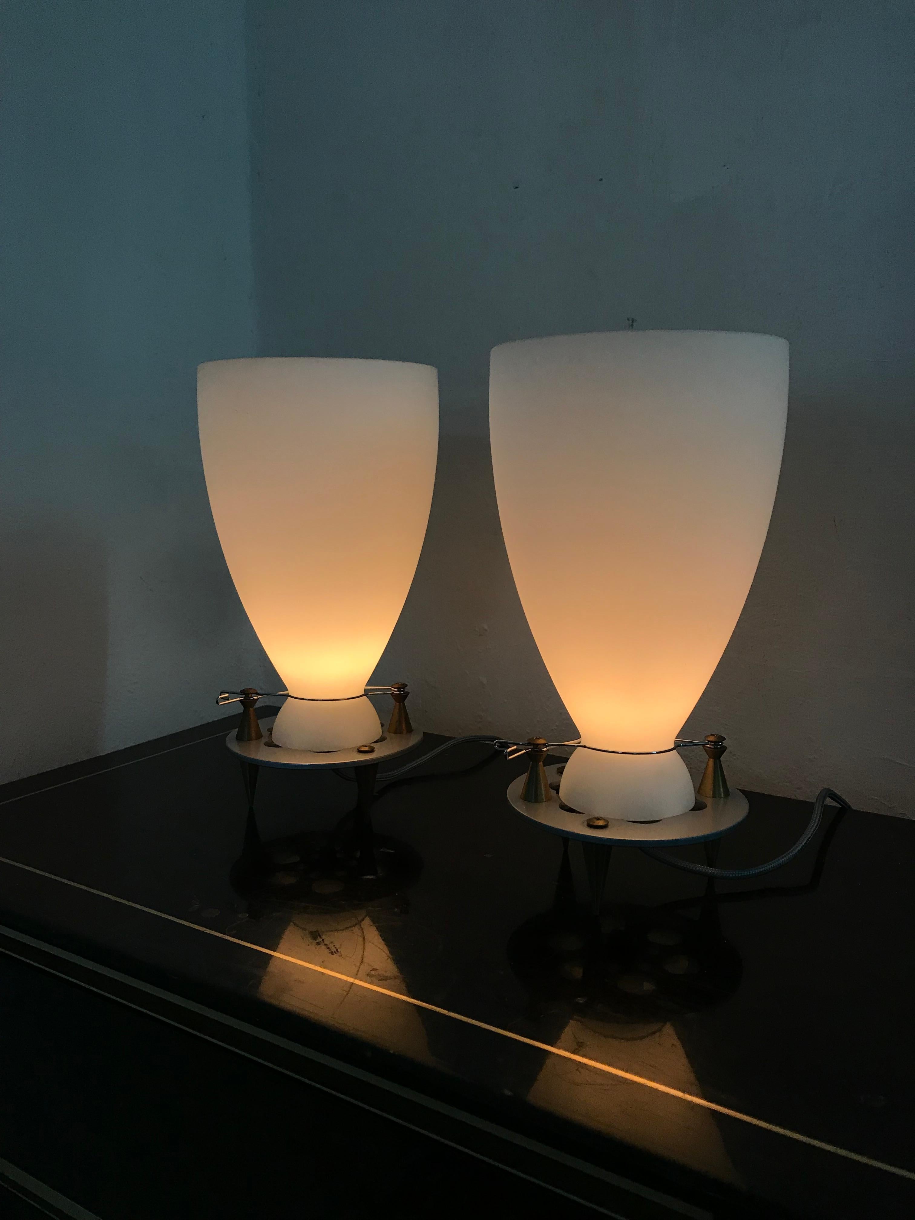 Beautiful and interesting table lamps by designed by Umberto Riva in 1989 for Fontana Arte in aluminum, bronze and Murano glass.
There are 2 available.
  