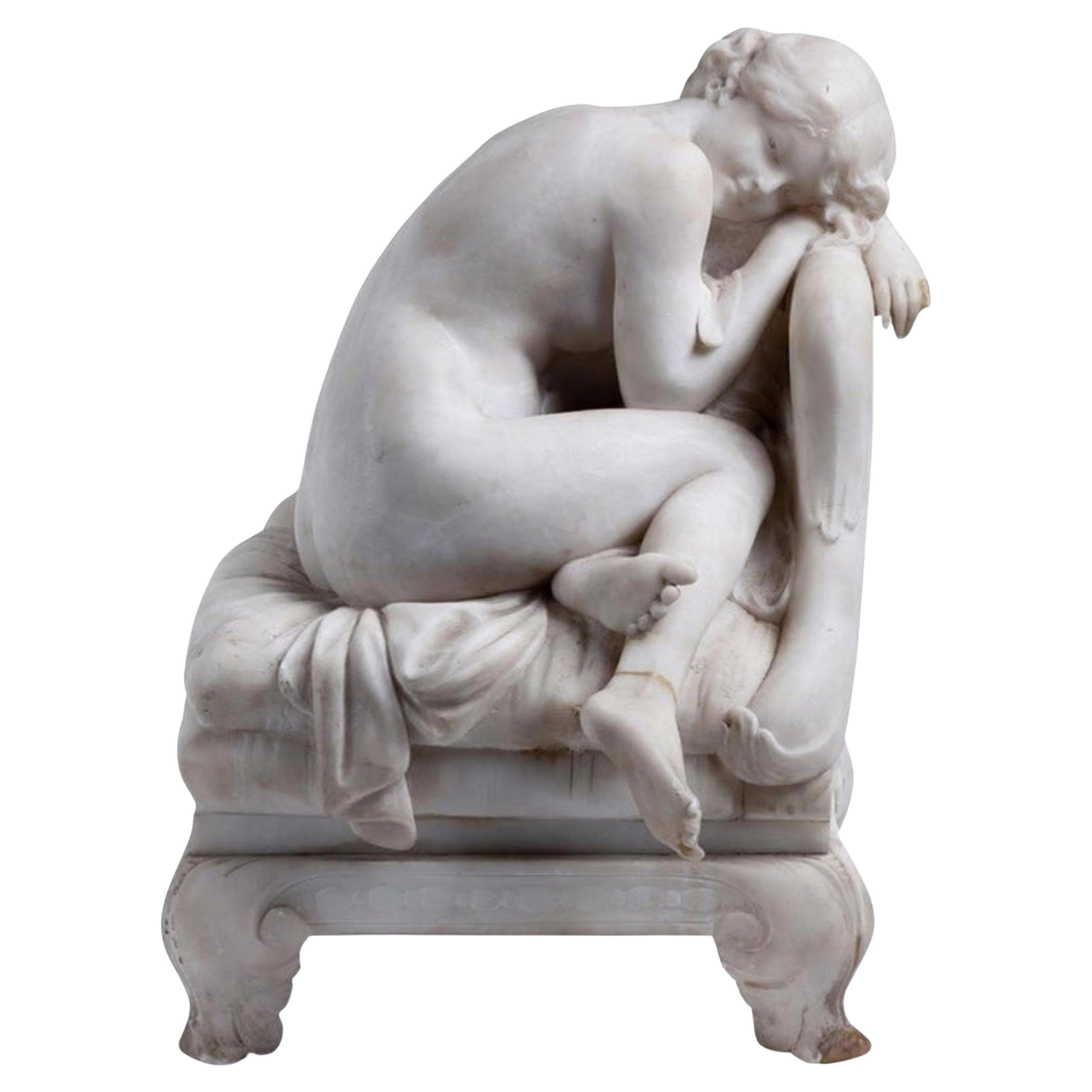 Umberto Stiaccini, italienische Skulptur einer sich verjüngenden Dame aus weißem Marmor, 19. Jahrhundert