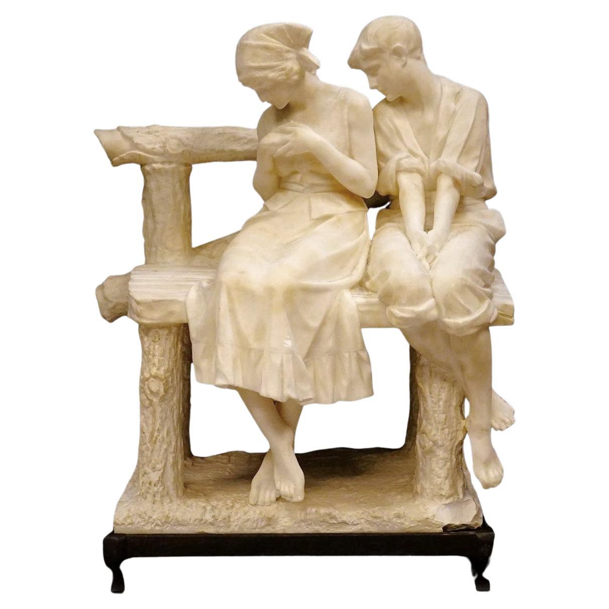 Sculpture en albâtre attribuée à Umberto Stiaccini représentant deux couples qui se disputent
