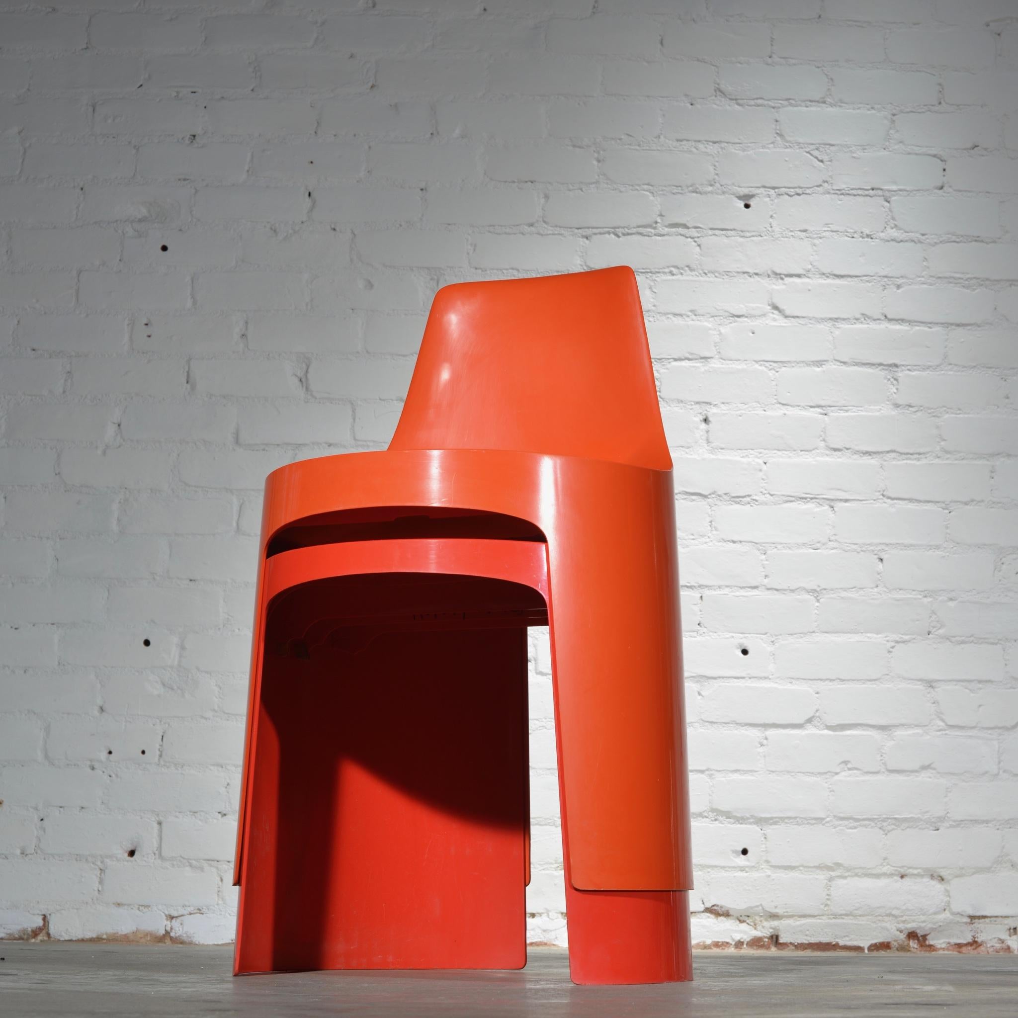 plastic stackable chairs