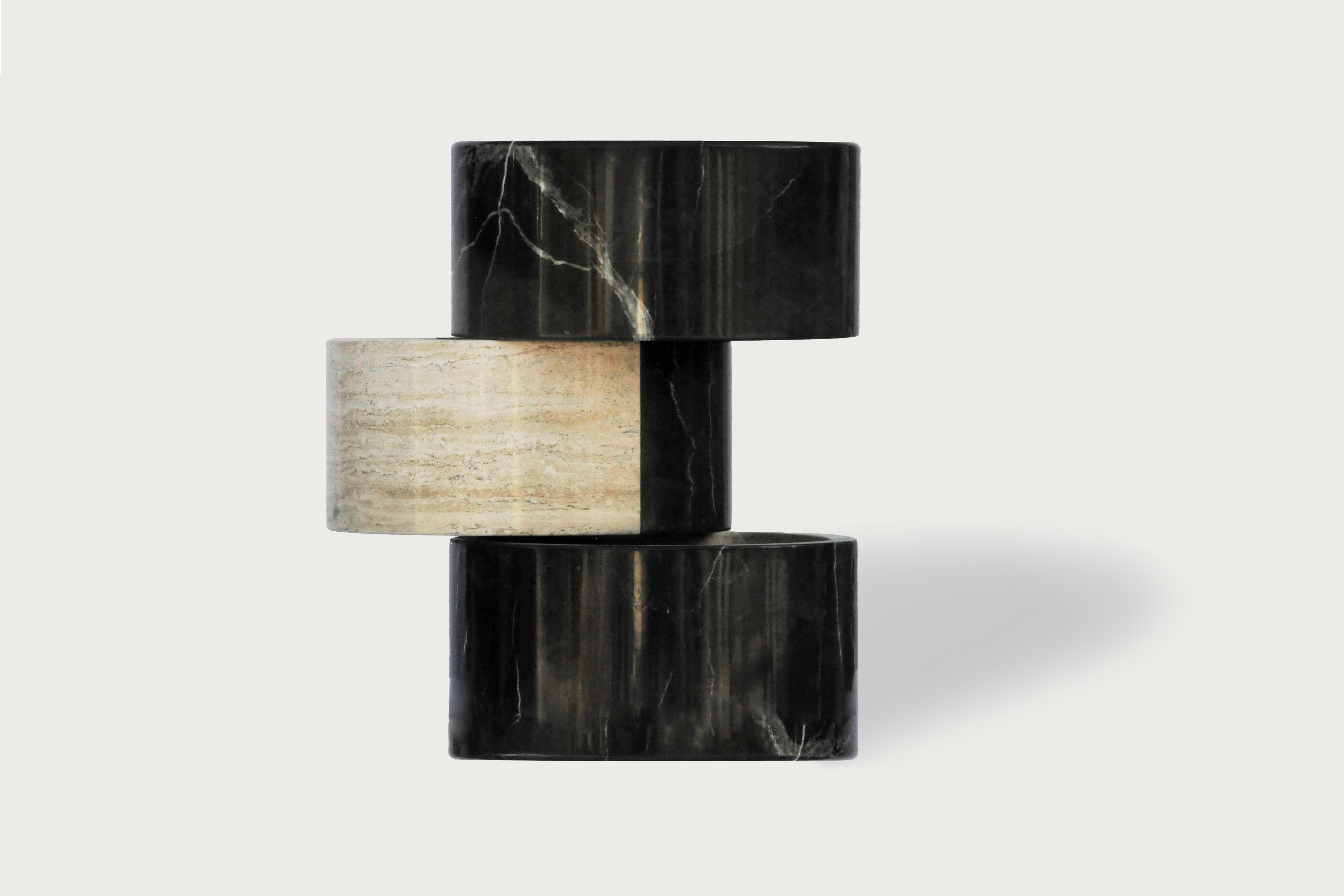 Umbral Side Table Posmoderno en venta