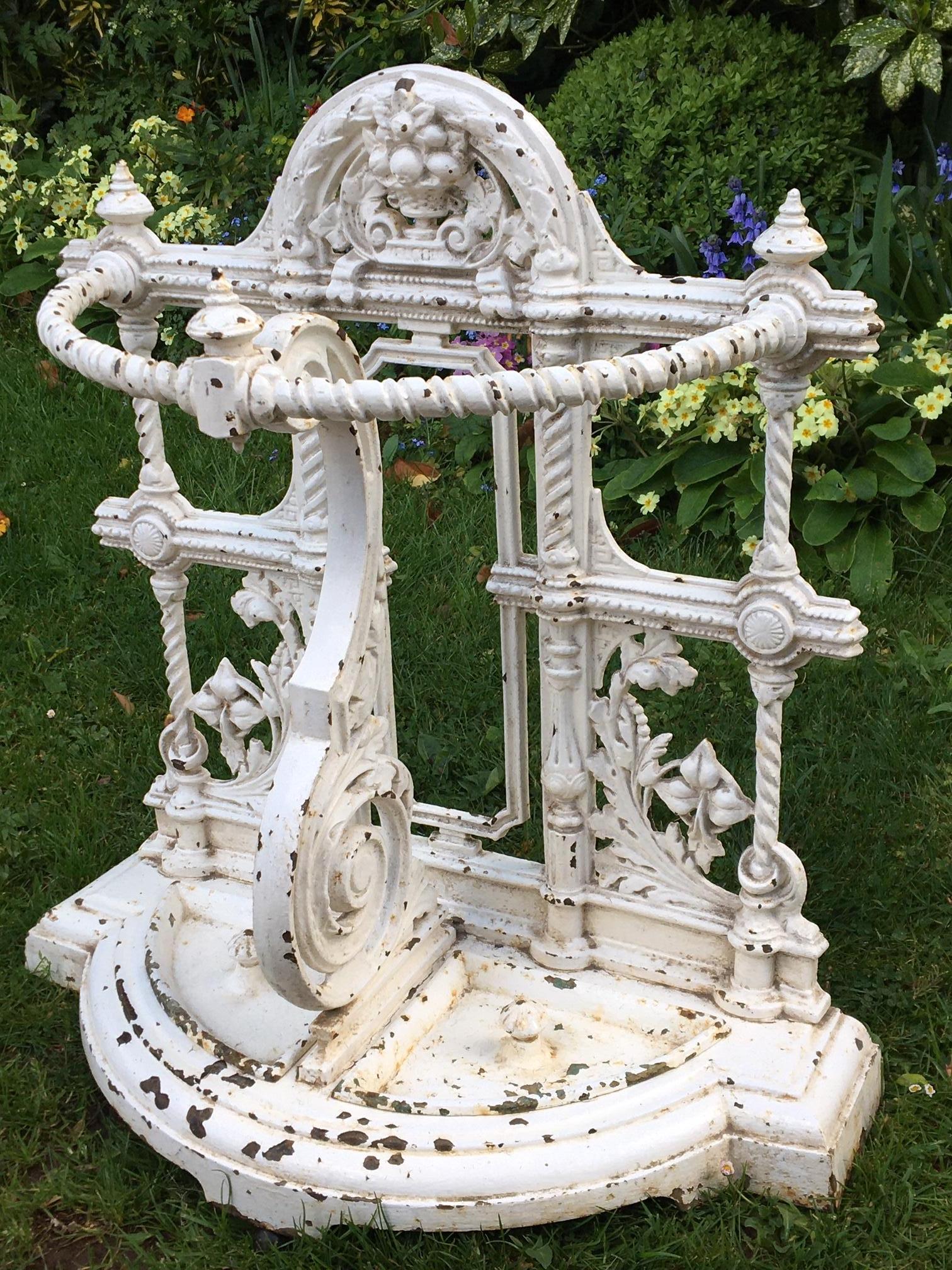 Good solid cast iron umbrella / cane stand from the mid-1800s
This English stand is ideal for an entrance hall or lobby.
Shown here In unrestored condition, with small paint chips but no cracks, damage or repairs.
There are 2 lift out drip trays and