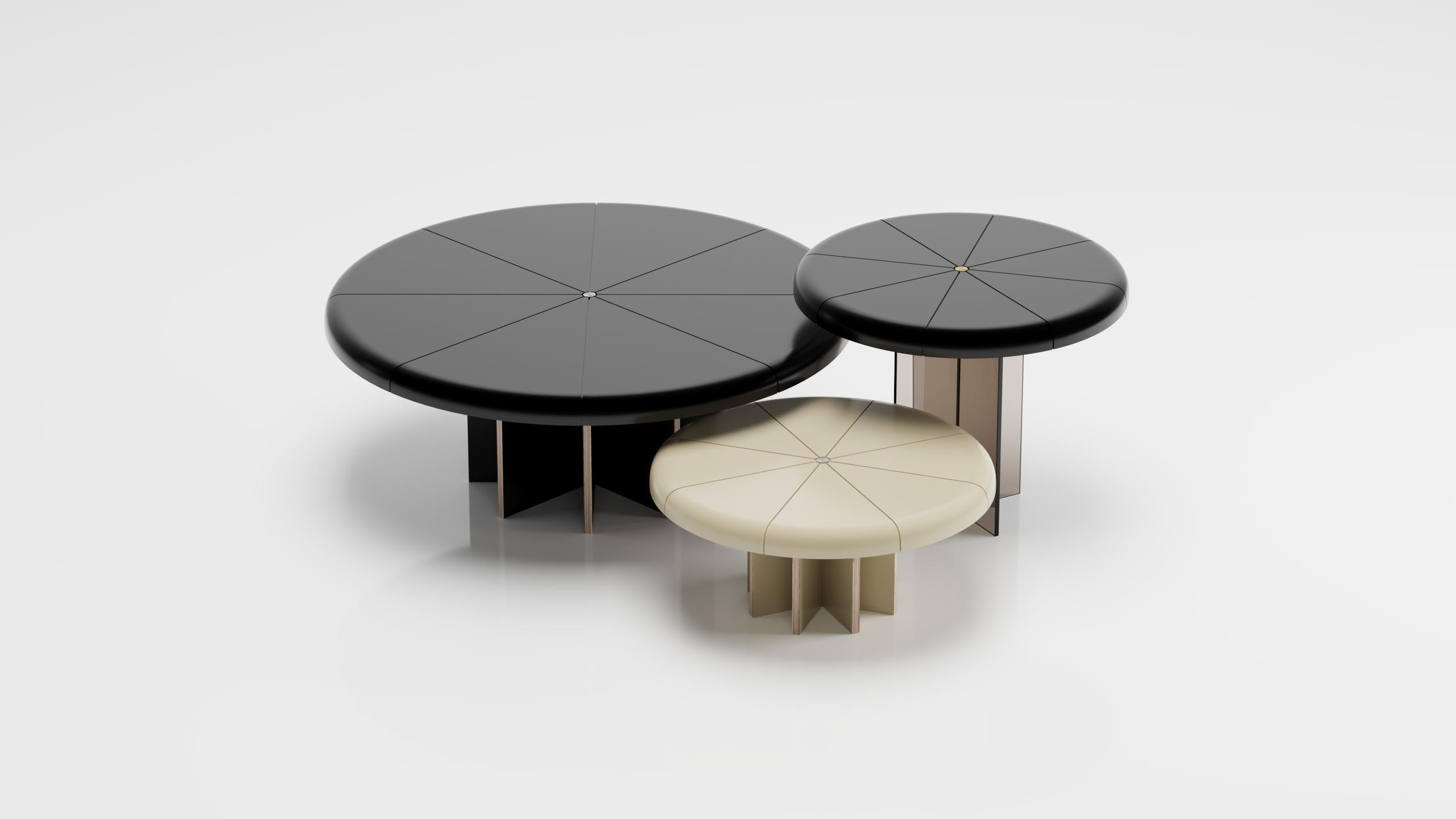 Laqué Table d'appoint moyenne Umbrella (Noir) en vente