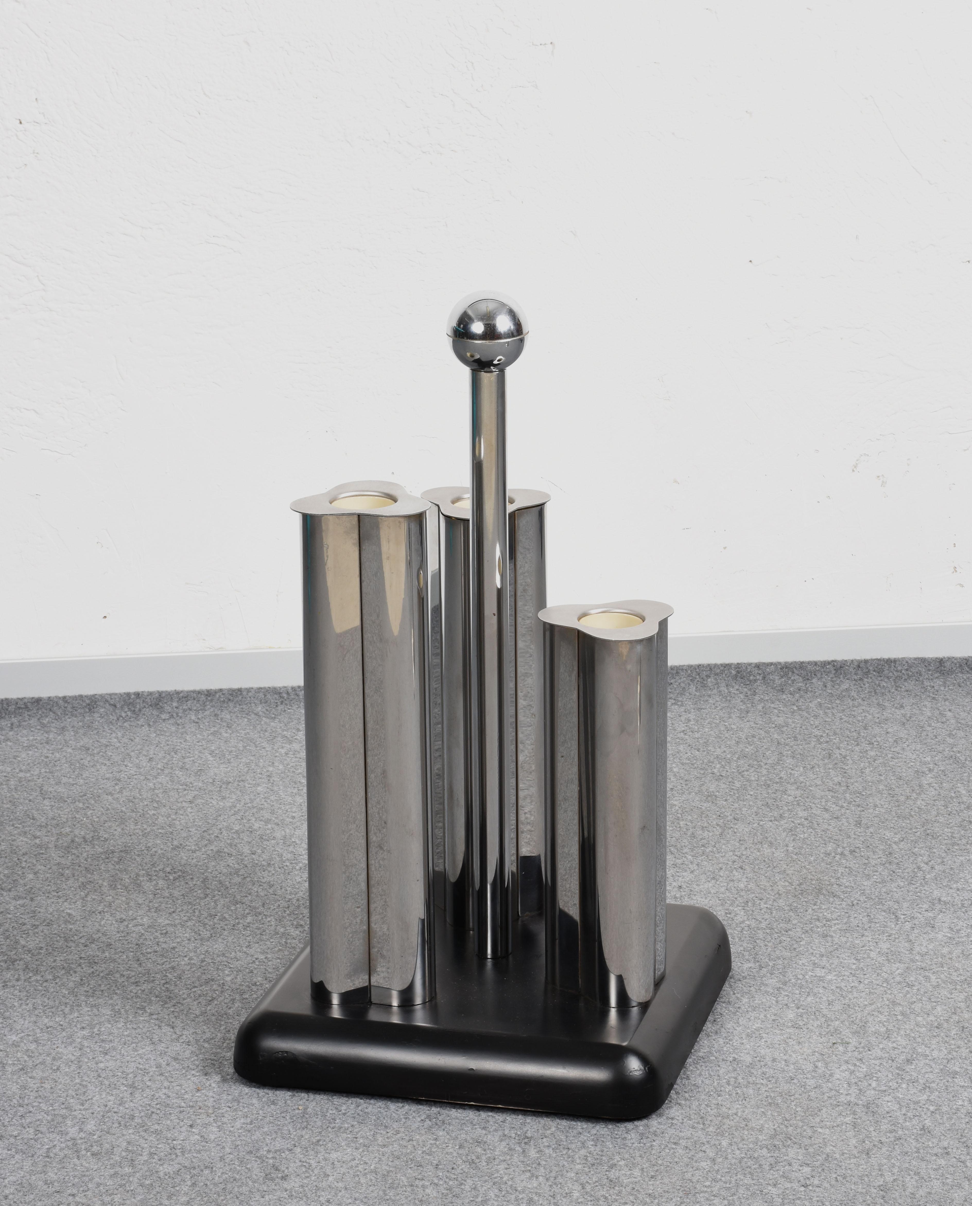 Umbrella stand black, Italian. Lacquered wood and metal. Very simple and accattivante. Vintage.
  