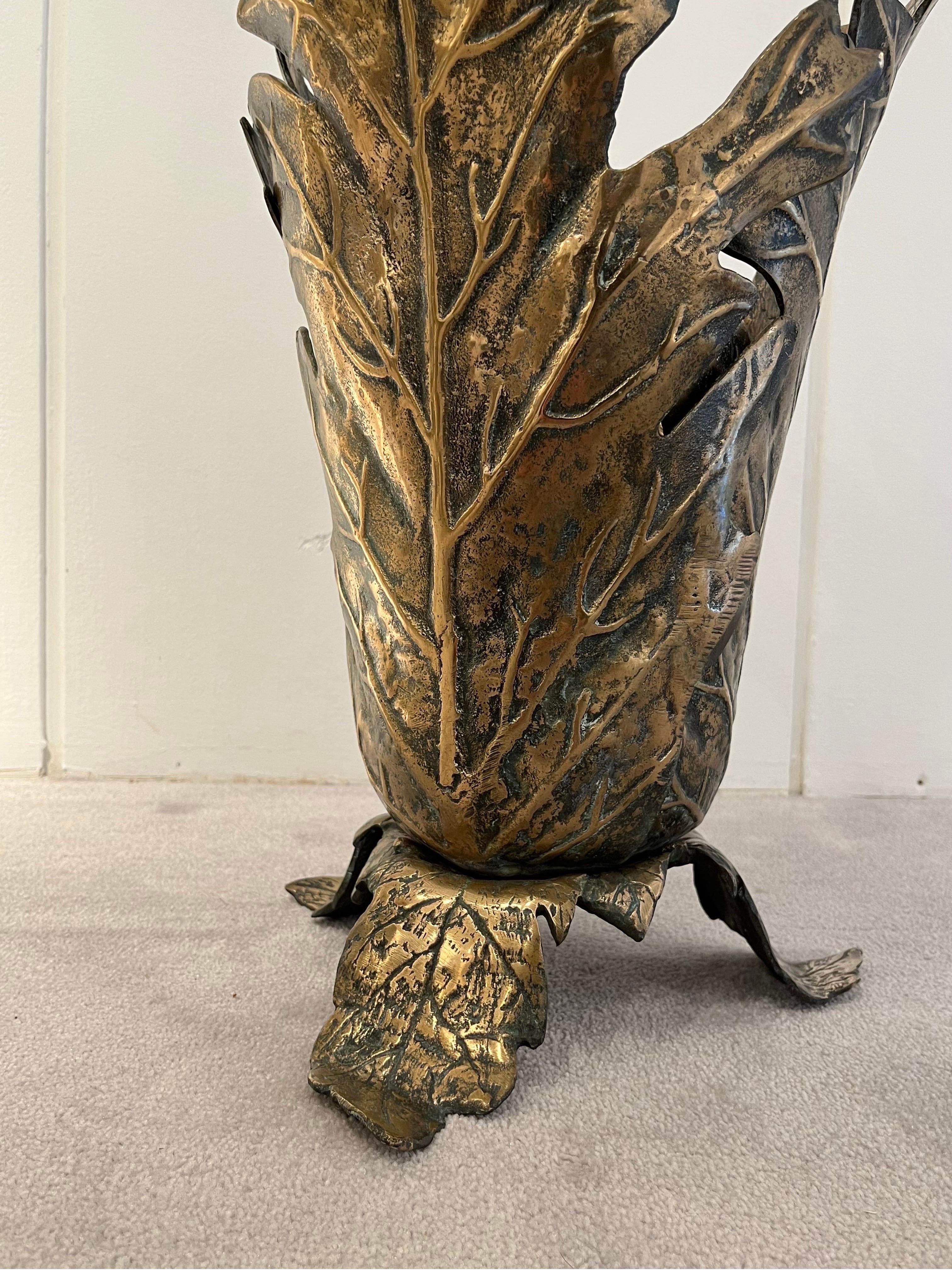 Umbrella stand with   Bronze leaf
Goog vintage condition
