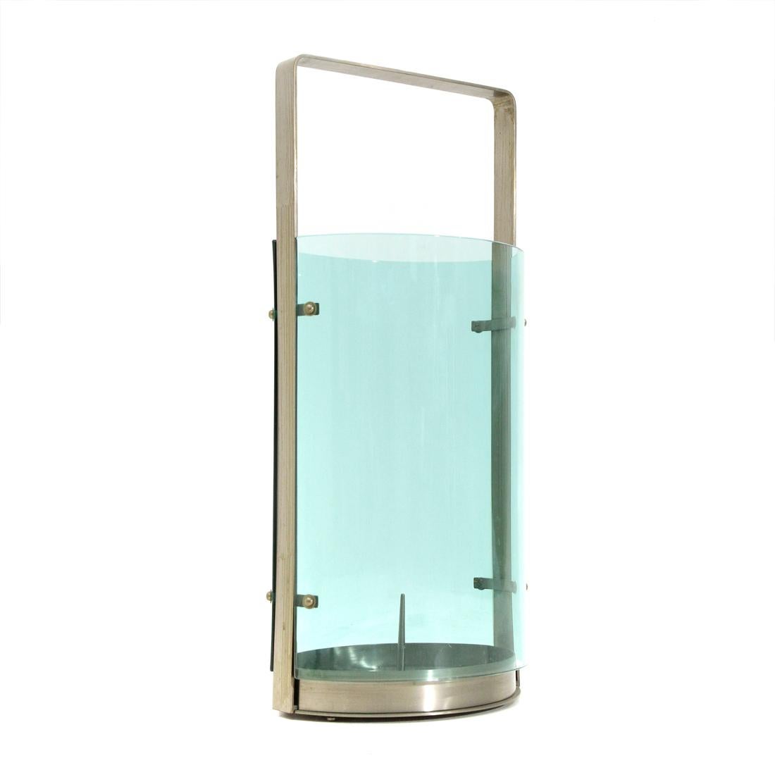 Umbrella stand produced in the 1960s by Fontana Arte based on a design by Max Ingrand.
Steel oxidized metal structure.
Curved glass nile blue.
Good general condition, some signs due to normal use over time.

Dimensions: Length 29 cm, depth 22.5