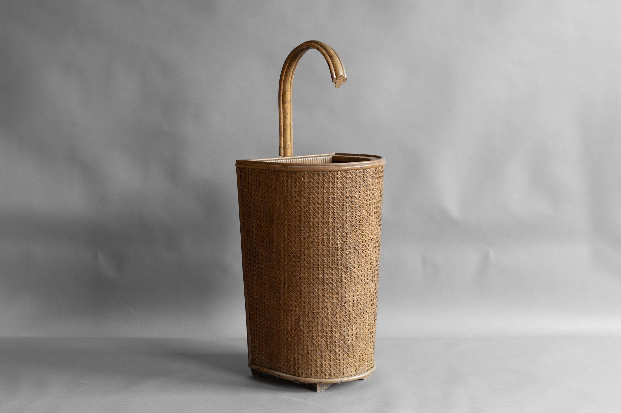 Cane ware umbrella stand with bamboo handle.
U.K circa 1930.
H 70cm x W 27cm x D 25cm
Please be in touch for an accurate shipping quote.