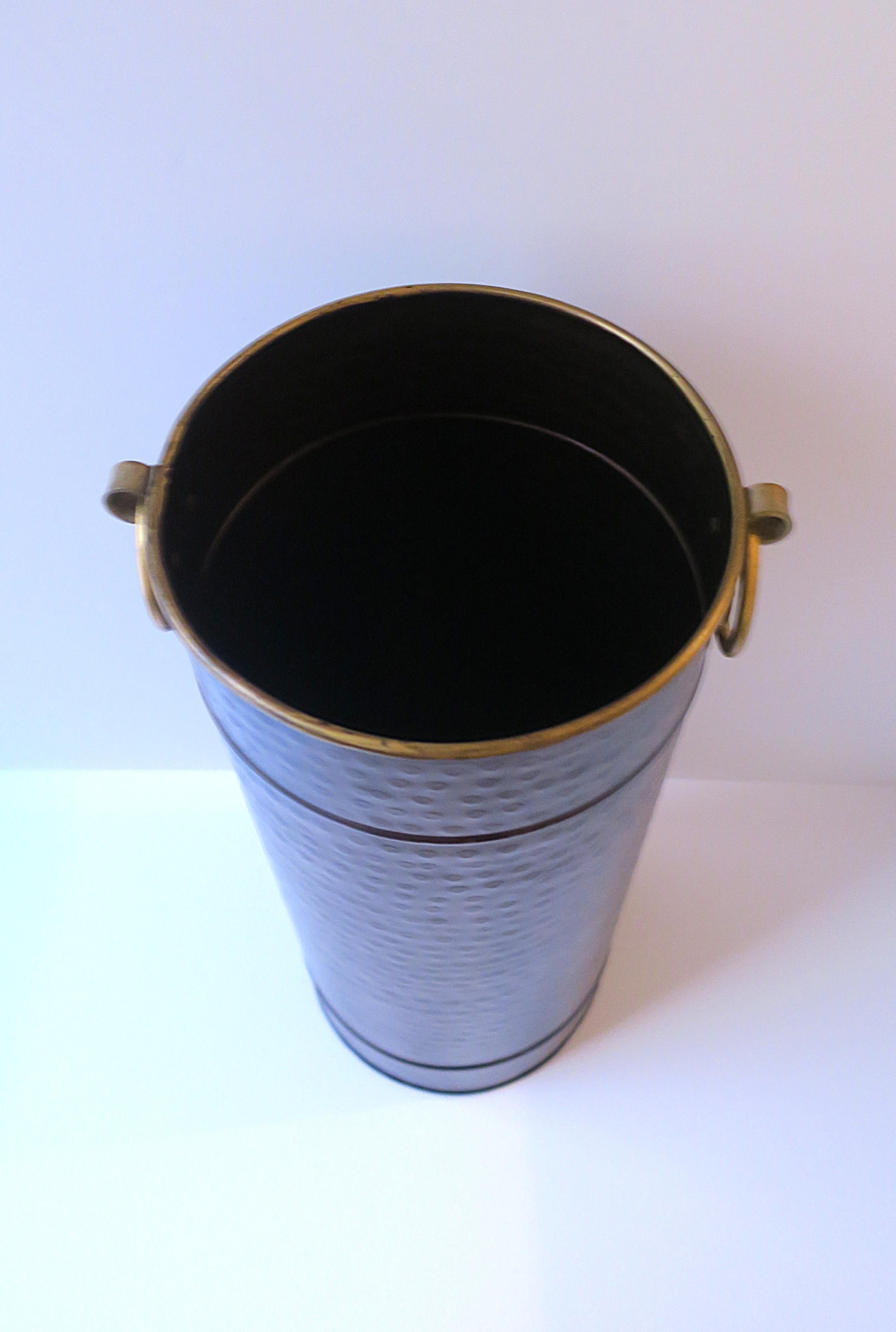 Porte-parapluie en vente 1