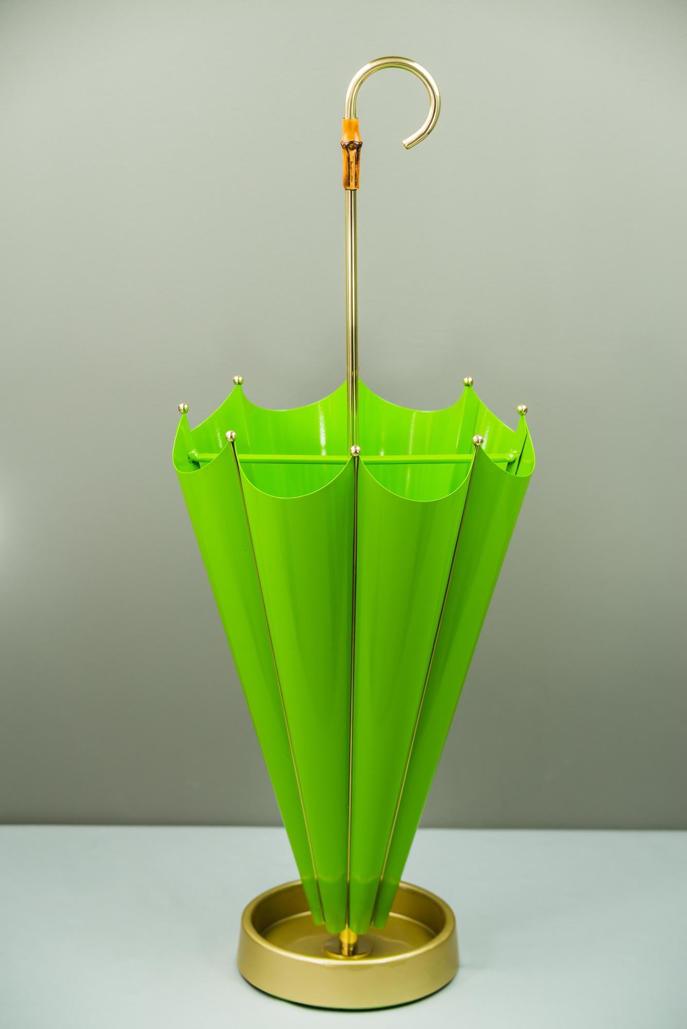 Umbrella stand from the 1950s, Italy, 
Shaped like an umbrella, 
Mid-Century Modern.
Original condition.