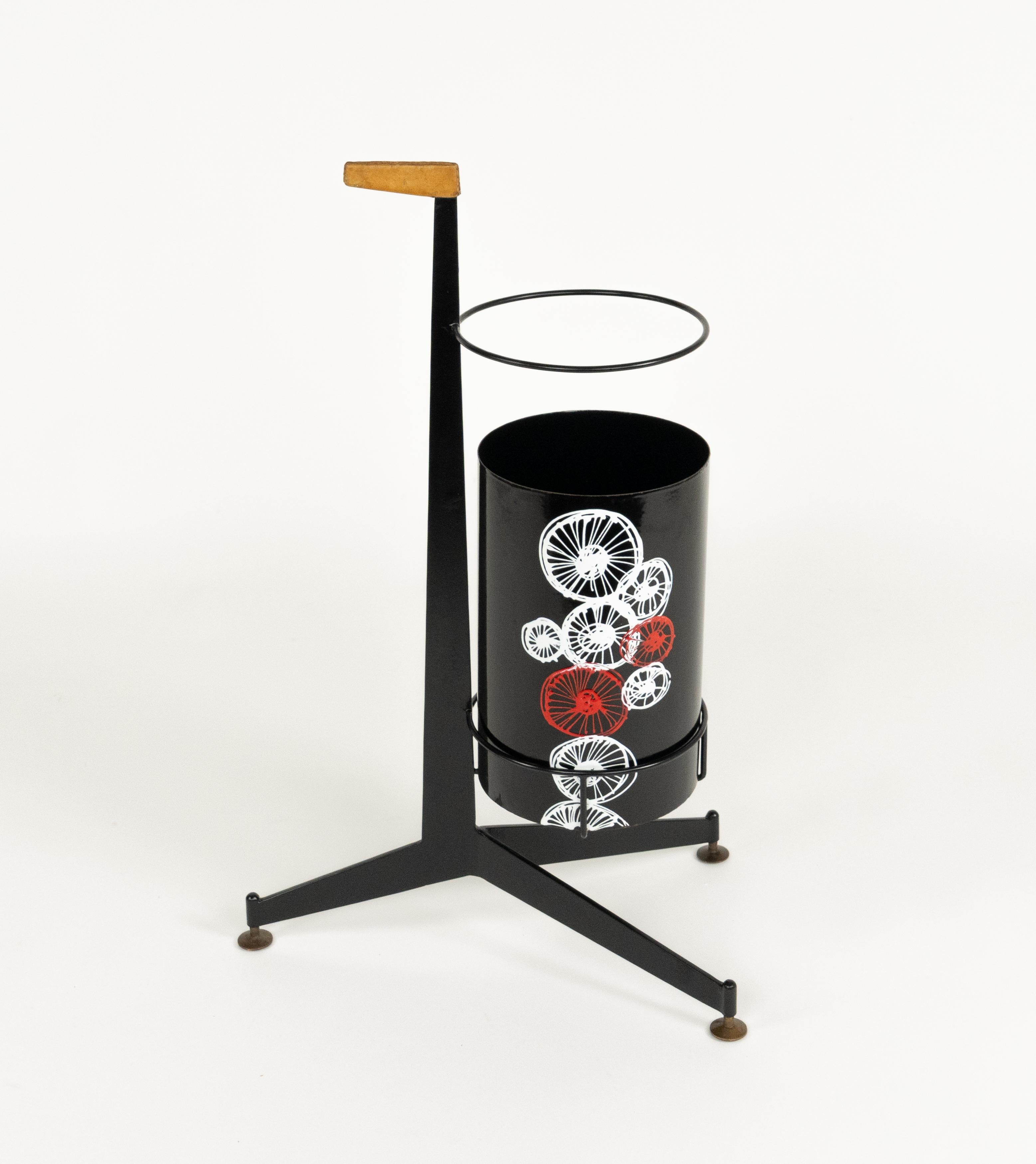 Mid-Century Modern Stand Umbrella en fer émaillé et cuir par Siva Poggibonsi, Italie, années 1960 en vente