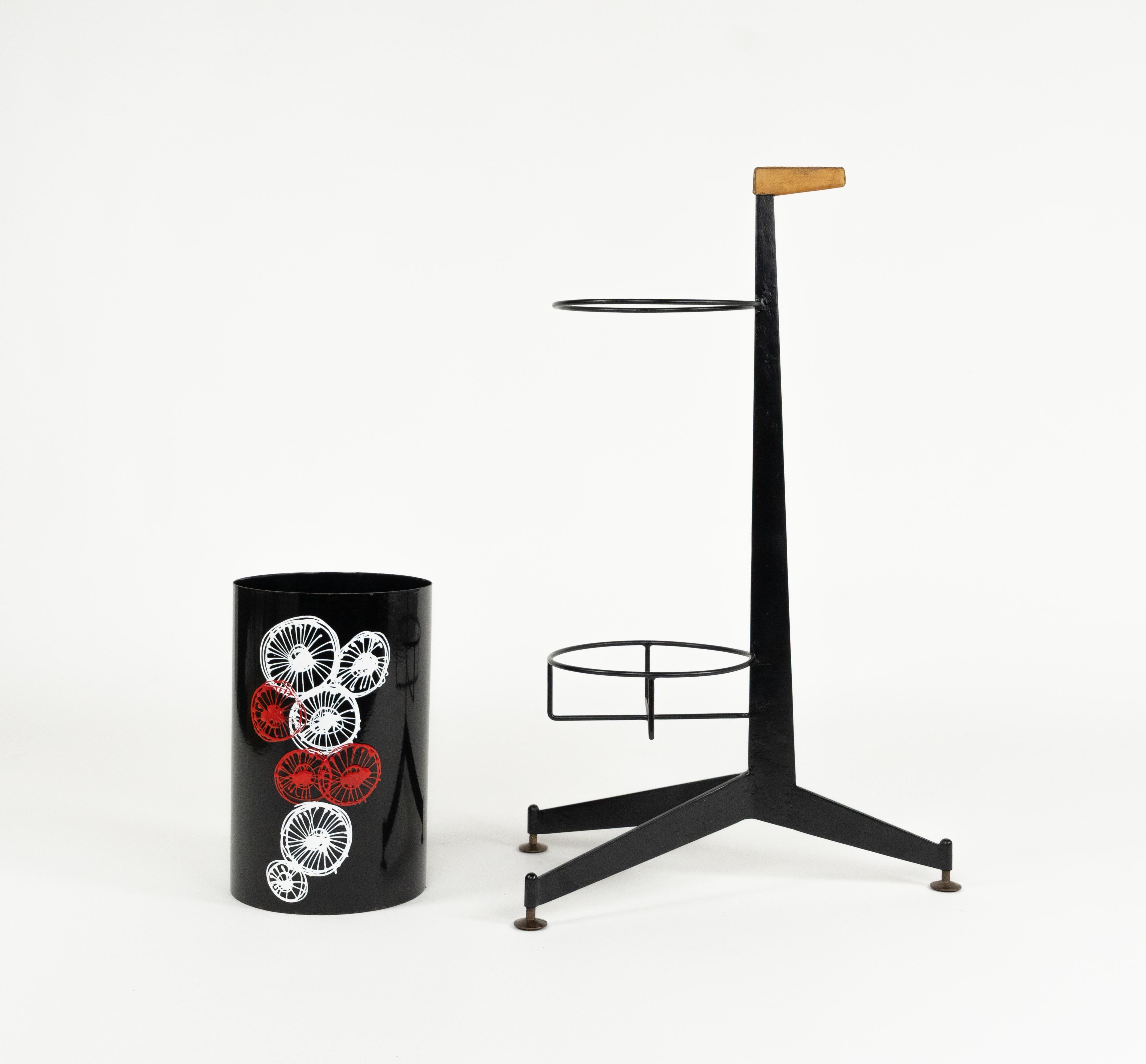 Stand Umbrella en fer émaillé et cuir par Siva Poggibonsi, Italie, années 1960 en vente 2