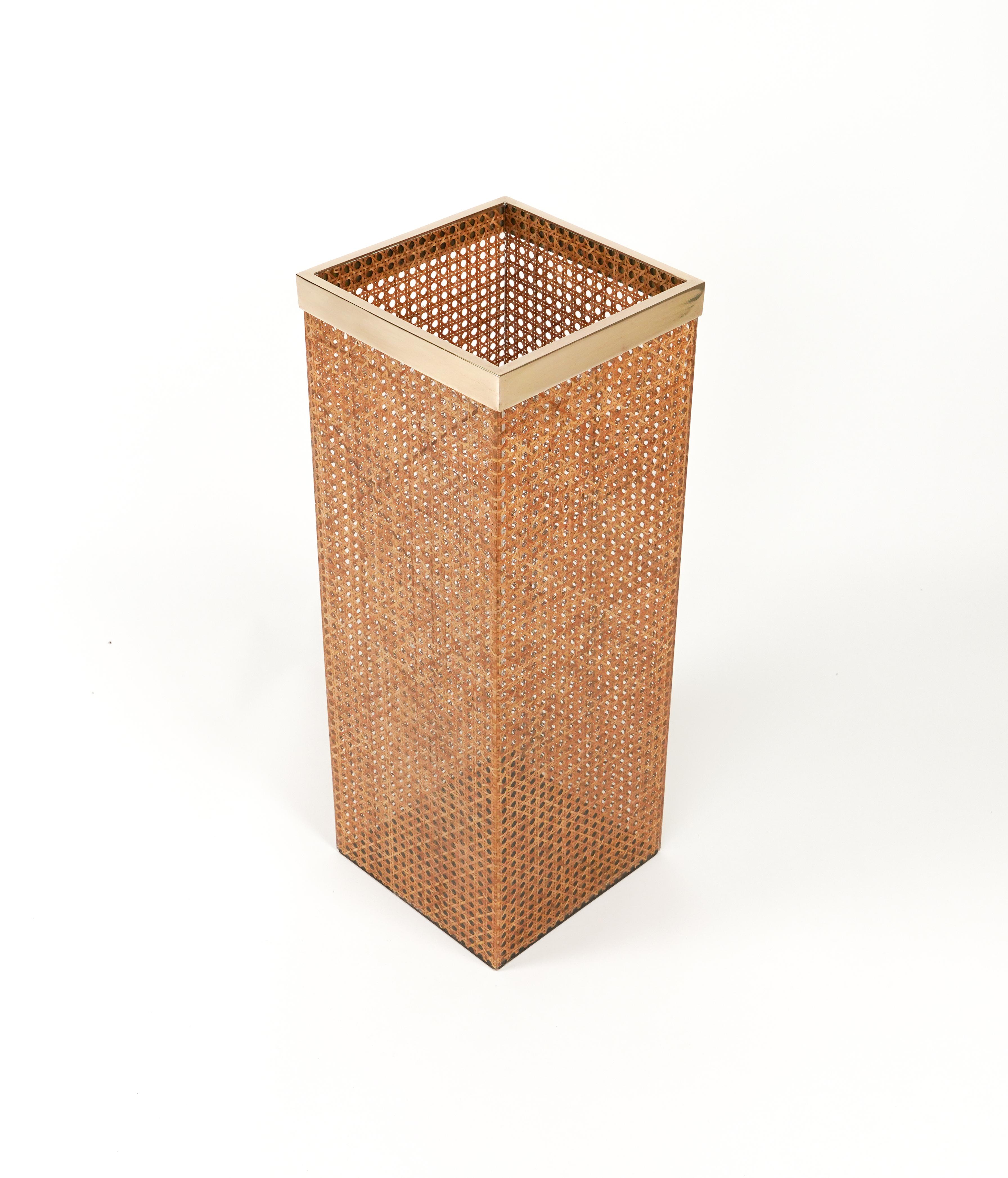 Midcentury amazing umbrella stand in Lucite rattan and brass details in the style of Christian Dior Home. 

Made in Italy in the 1970s.
