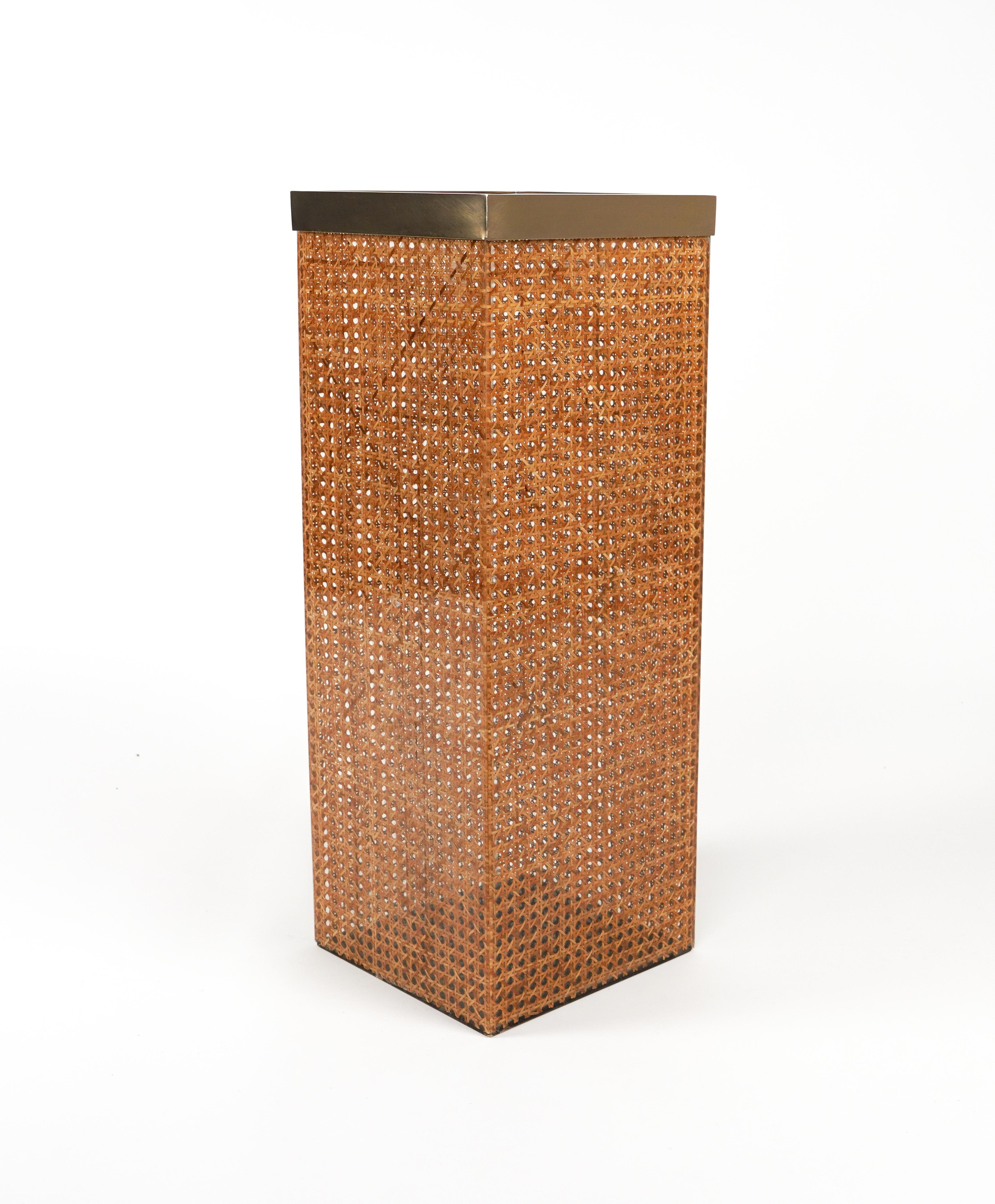 Mid-Century Modern Stand Umbrella en lucite, rotin et laiton, style Christian Dior, Italie, années 1970 en vente
