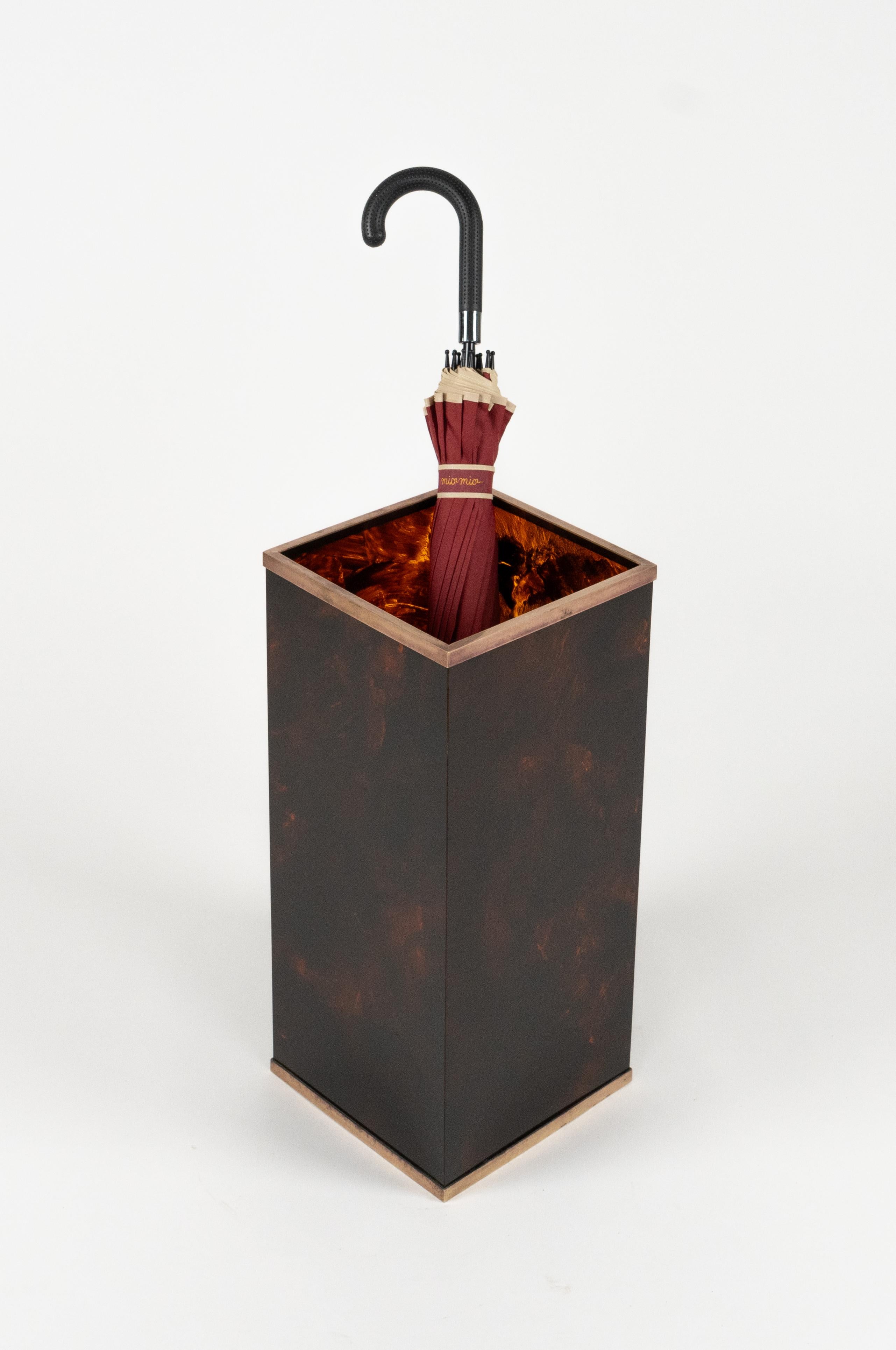 Mid-Century Modern Umbrella Stand in Tortoiseshell Lucite & Brass Christian Dior Style, Italy 1970s For Sale