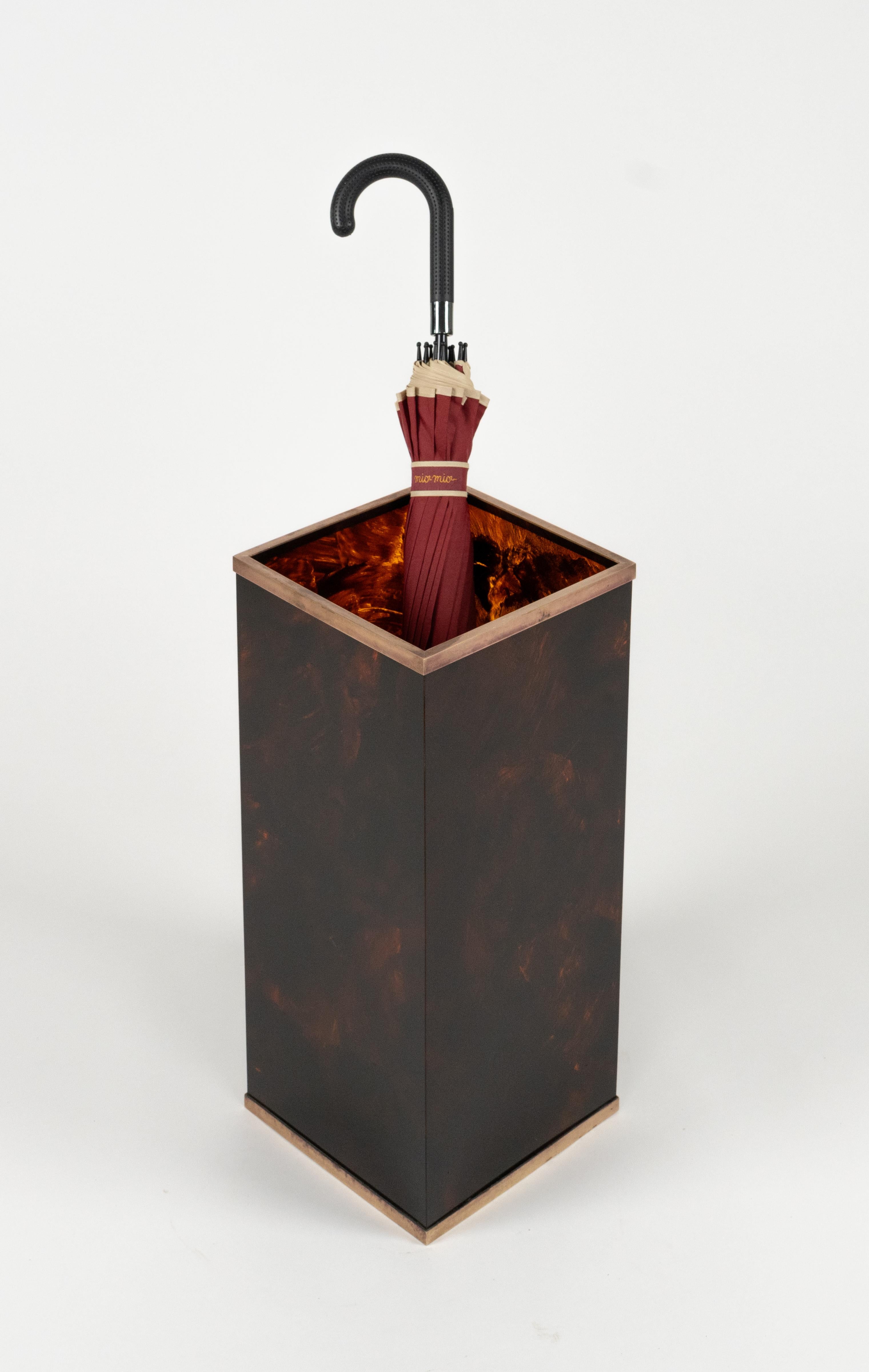 Italian Umbrella Stand in Tortoiseshell Lucite & Brass Christian Dior Style, Italy 1970s For Sale
