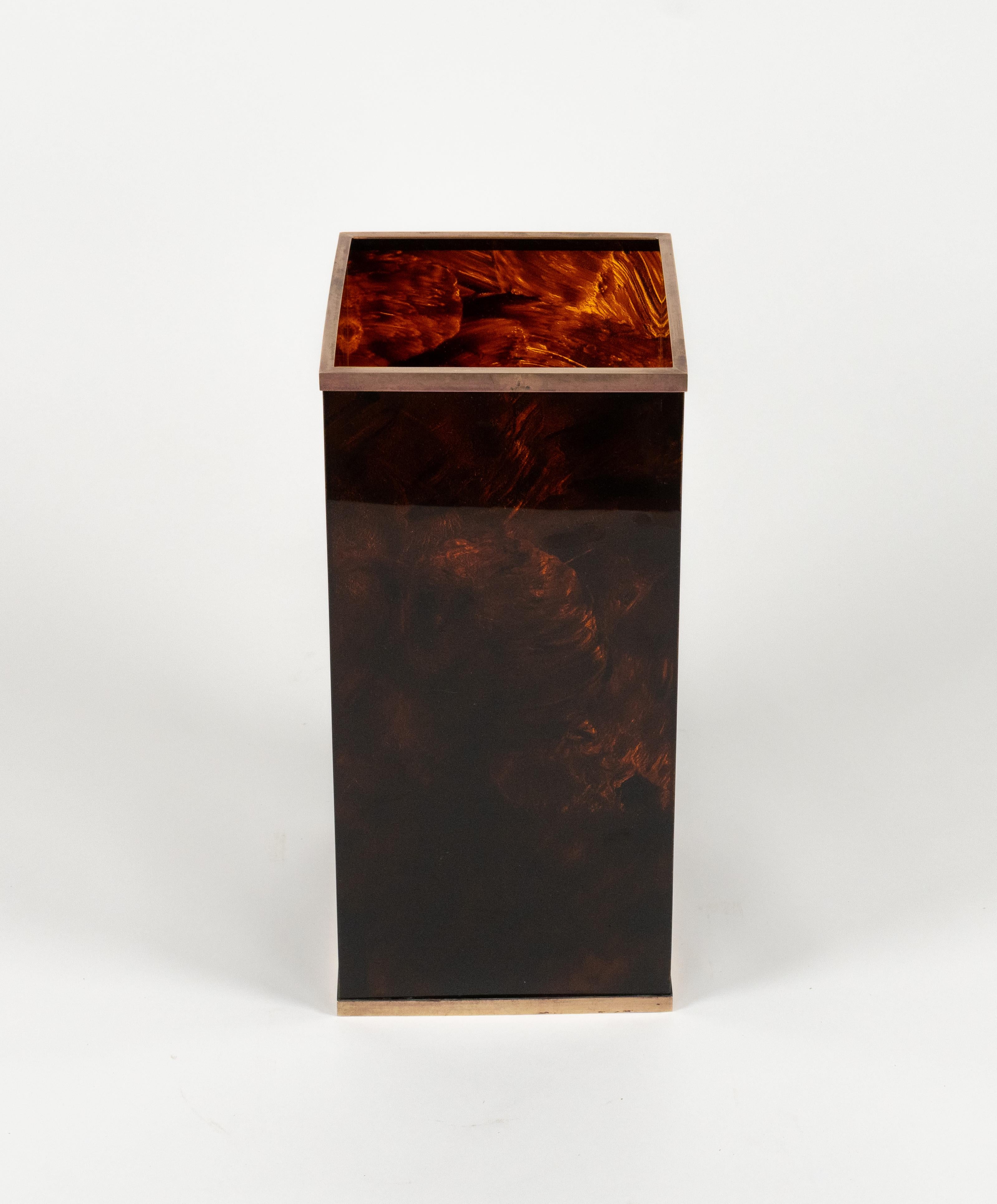 Umbrella Stand in Tortoiseshell Lucite & Brass Christian Dior Style, Italy 1970s For Sale 1