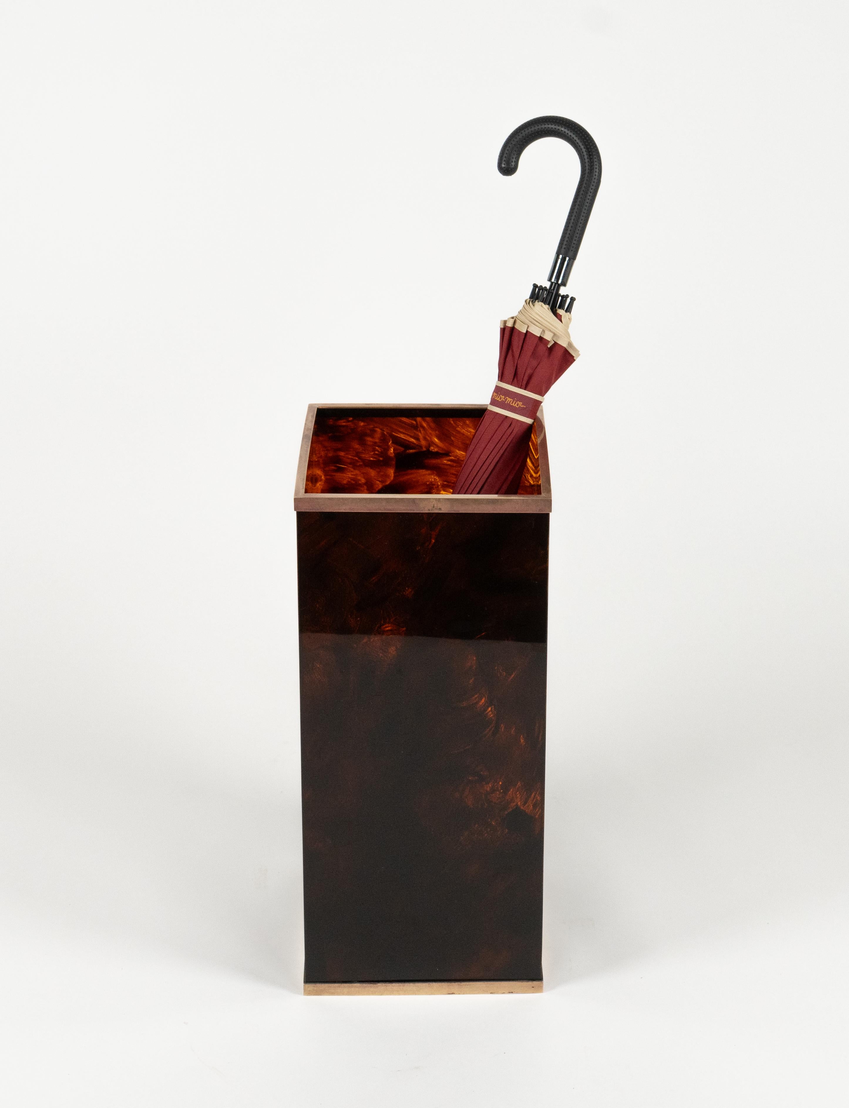 Umbrella Stand in Tortoiseshell Lucite & Brass Christian Dior Style, Italy 1970s For Sale 2