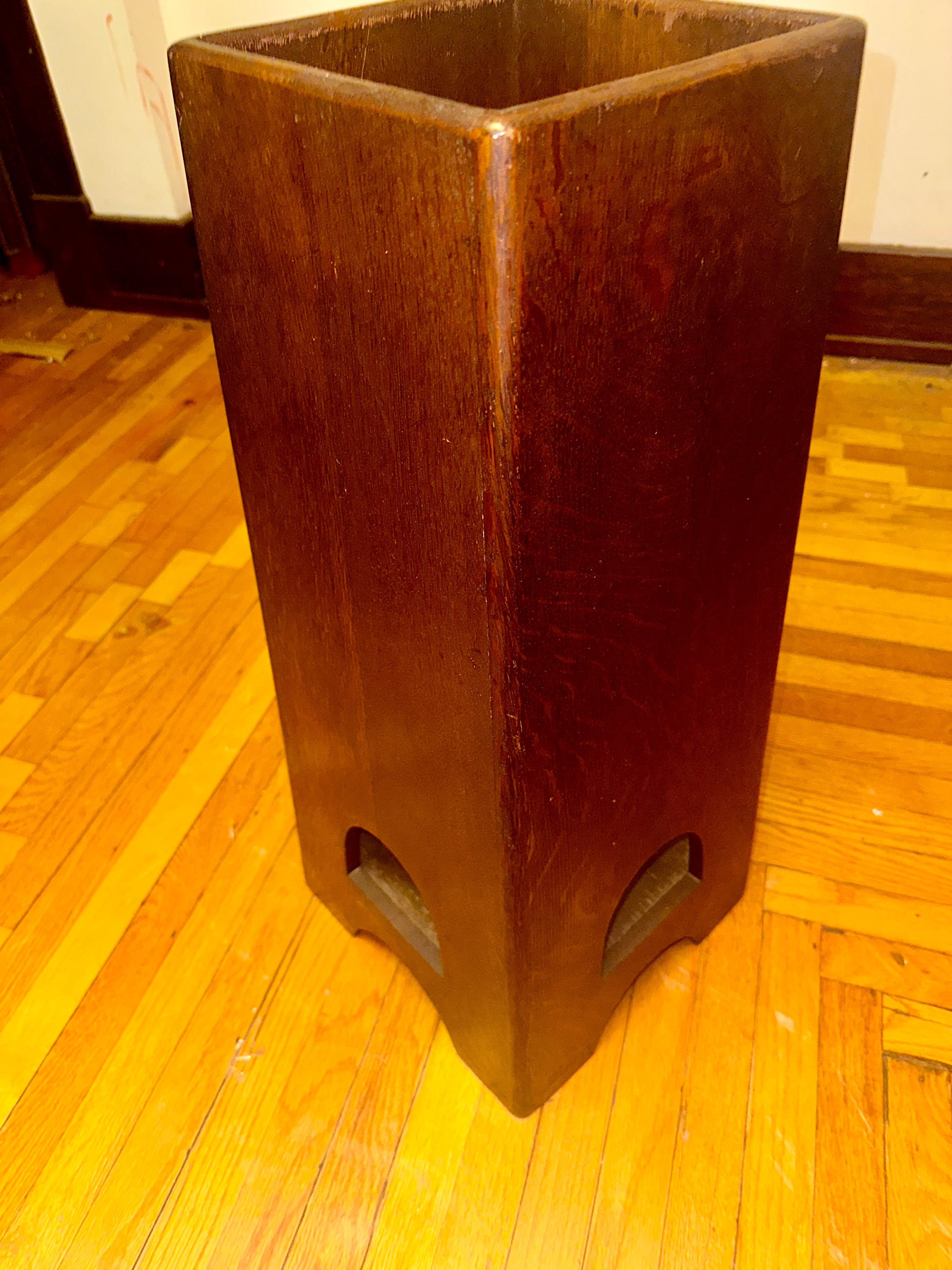Américain Stand pour Umbrella (ou jardinière)  BROOKS Grand Rapids, MI - Epoque Stickley - W4984 en vente
