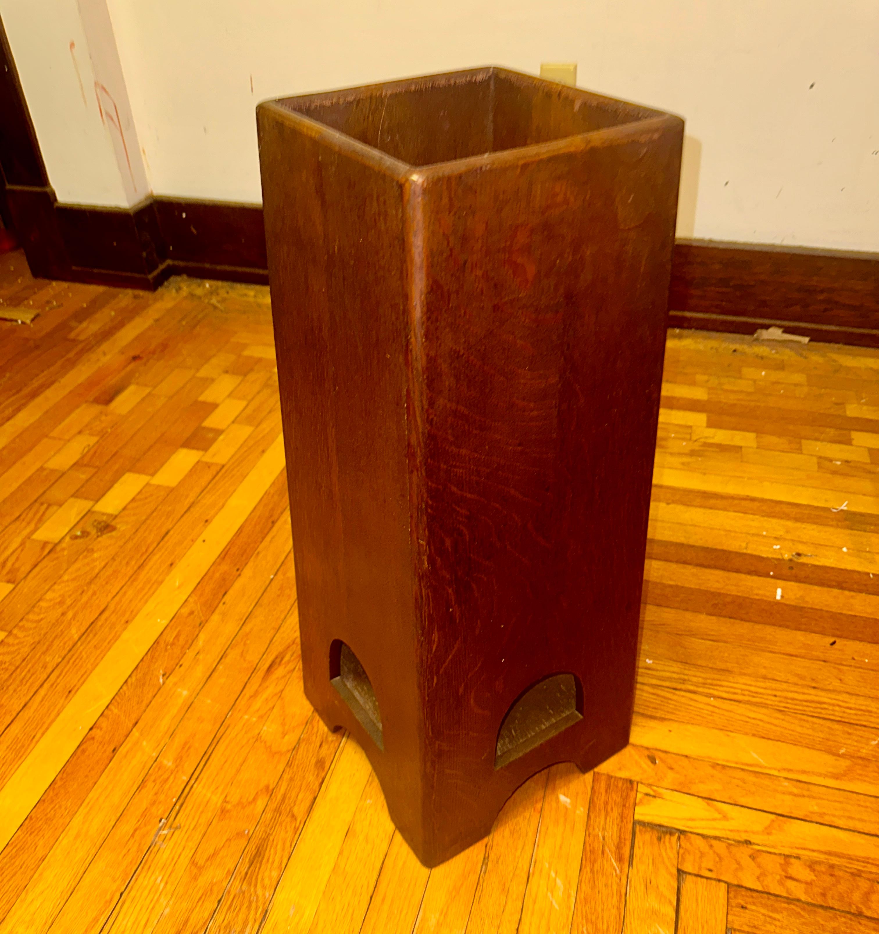 Stand pour Umbrella (ou jardinière)  BROOKS Grand Rapids, MI - Epoque Stickley - W4984 en vente 2