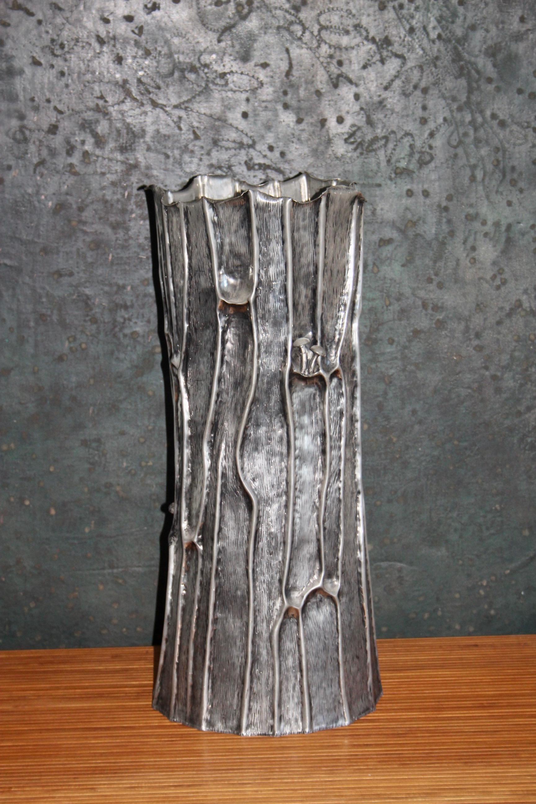 Umbrella Stand gemeißelt Zinn und signiert Carlo Mazzantini (Schweizerisch) im Angebot