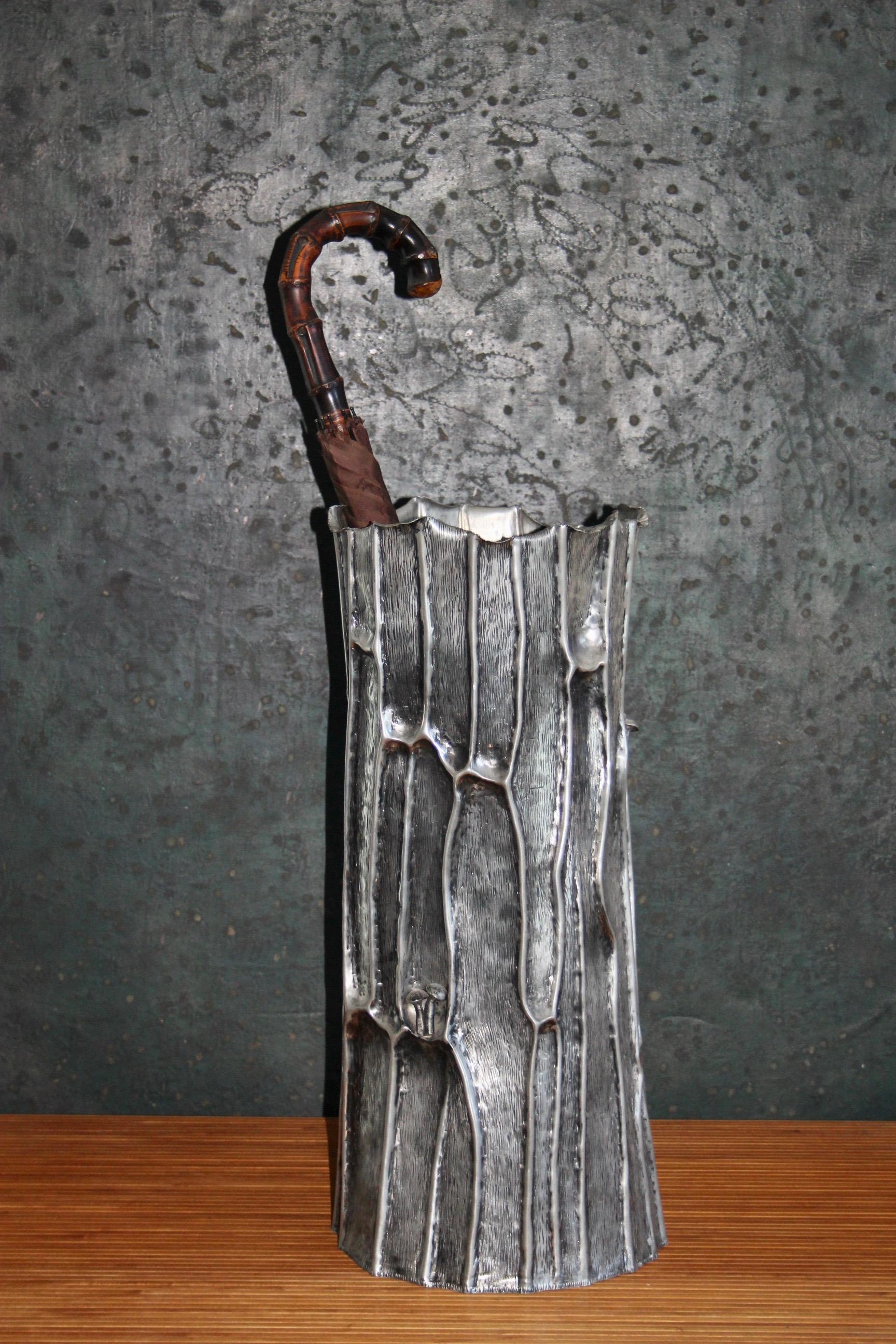 Umbrella Stand gemeißelt Zinn und signiert Carlo Mazzantini im Angebot 4