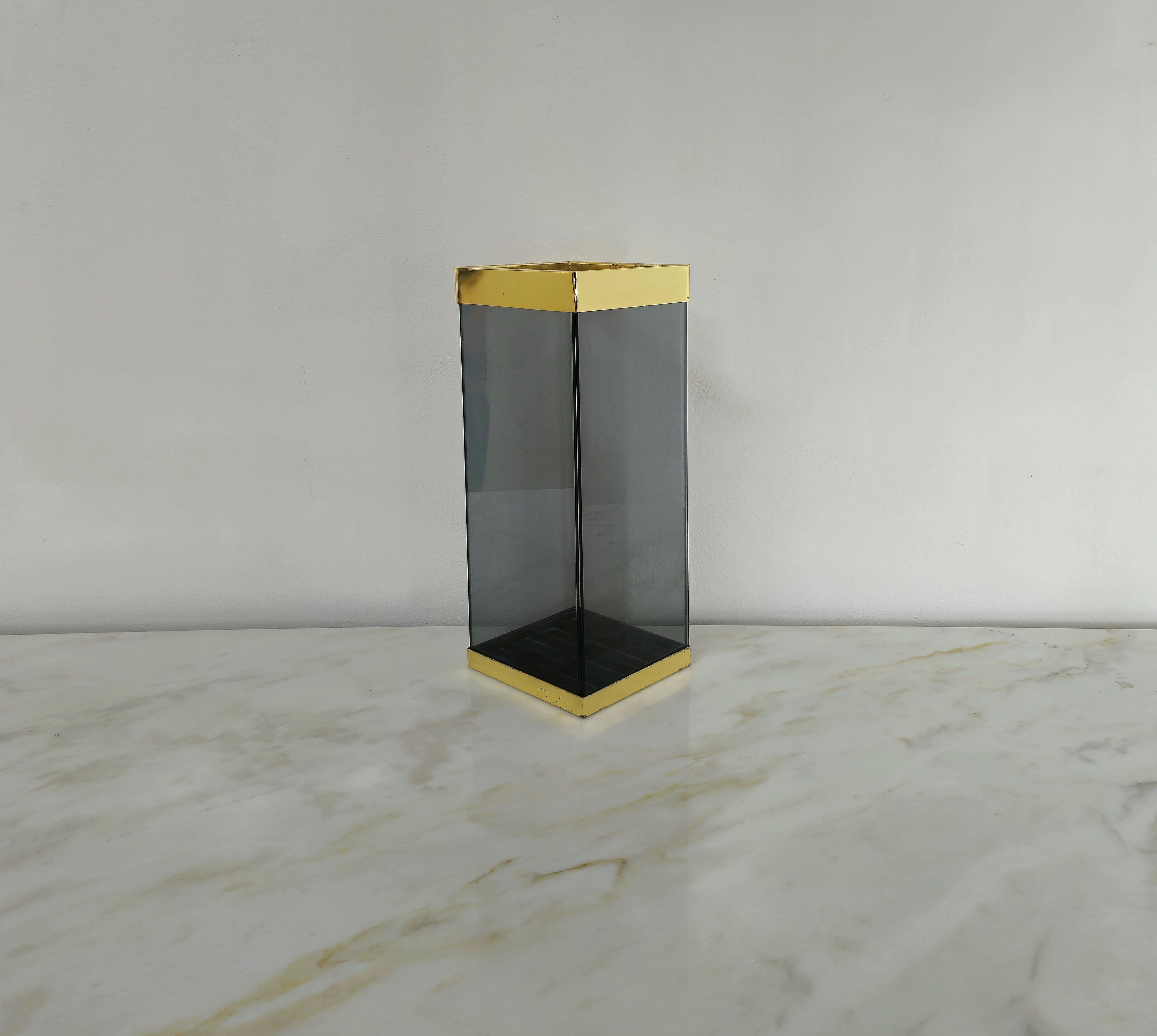 Umbrella Stand Smoked Glass Golden Metal Umberto Mascagni Midcentury Italy 1970s In Good Condition For Sale In Palermo, IT